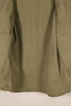 ปลายทศวรรษ 1940–1950: เสื้อยูทิลิตี้ M-47 HBT ของกองทัพสหรัฐฯ พร้อมแผ่นปะ, มือสอง