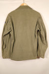 ปลายทศวรรษ 1940–1950: เสื้อยูทิลิตี้ M-47 HBT ของกองทัพสหรัฐฯ พร้อมแผ่นปะ, มือสอง