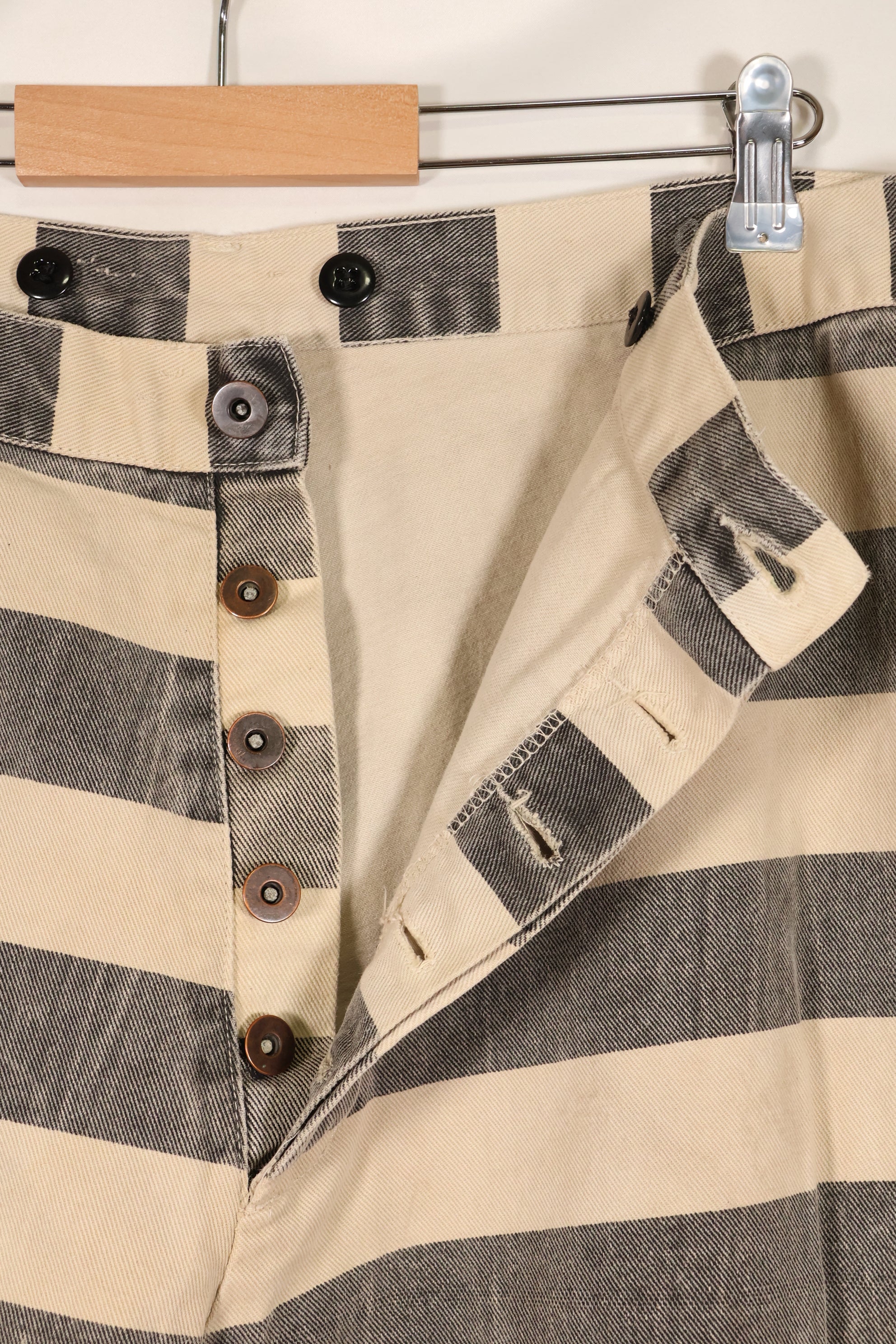 ช่วงปี 1930-1940 เสื้อผ้าคอสตูมภาพยนตร์ฮอลลีวูด สหรัฐอเมริกา กางเกงนักโทษ กางเกงนักโทษมือสอง