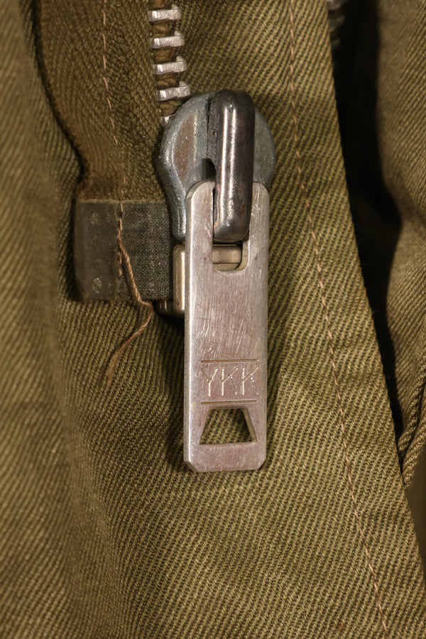 ปลายทศวรรษ 1940, ผลิตในญี่ปุ่น, ขนาด M, แจ็กเก็ตสนาม M-1943 ของกองทัพสหรัฐฯ, ผลิตโดย Tokal, มือสอง