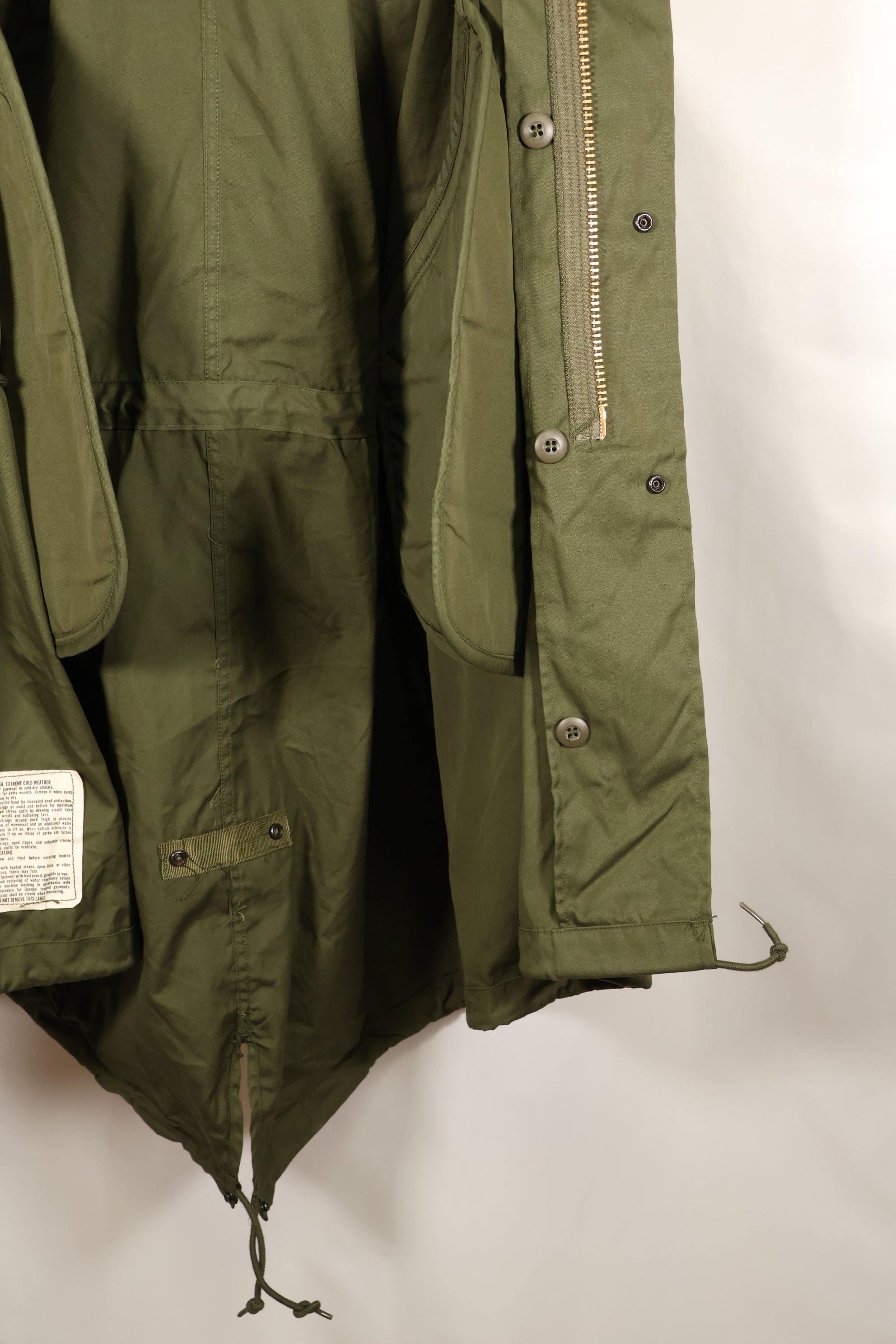 สัญญาปี 1973 & สัญญาปี 1983 เสื้อฮู้ด M-R M65 เสื้อฮู้ดแบบหางปลา เสื้อฮู้ดแบบหางปลา แทบไม่เคยใช้