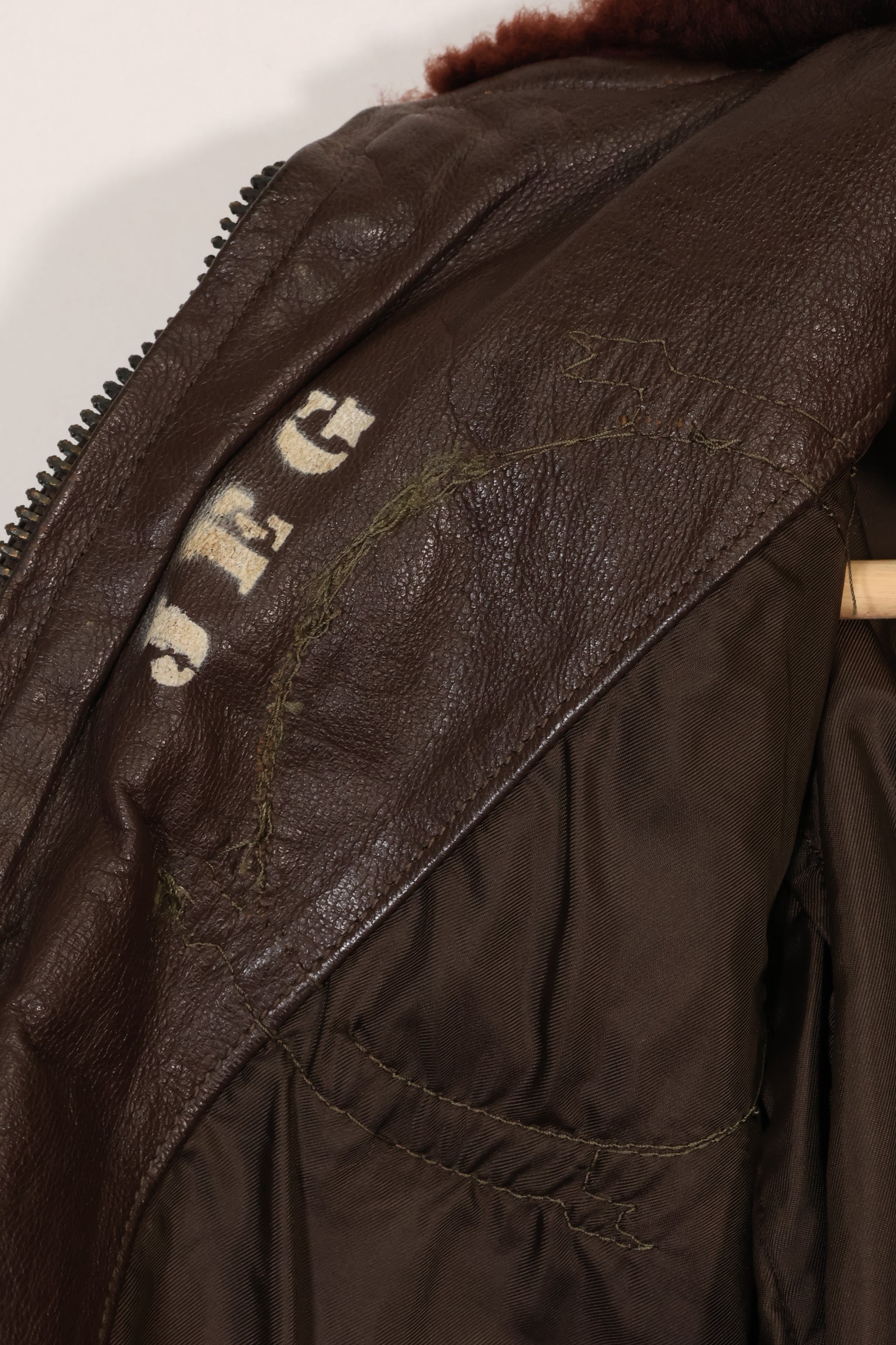 เสื้อแจ็คเก็ต G-1 Ugly Angells Flight Jacket ของนาวิกโยธินสหรัฐฯ มือสอง ขนาด 40 ต้นทศวรรษ 1960