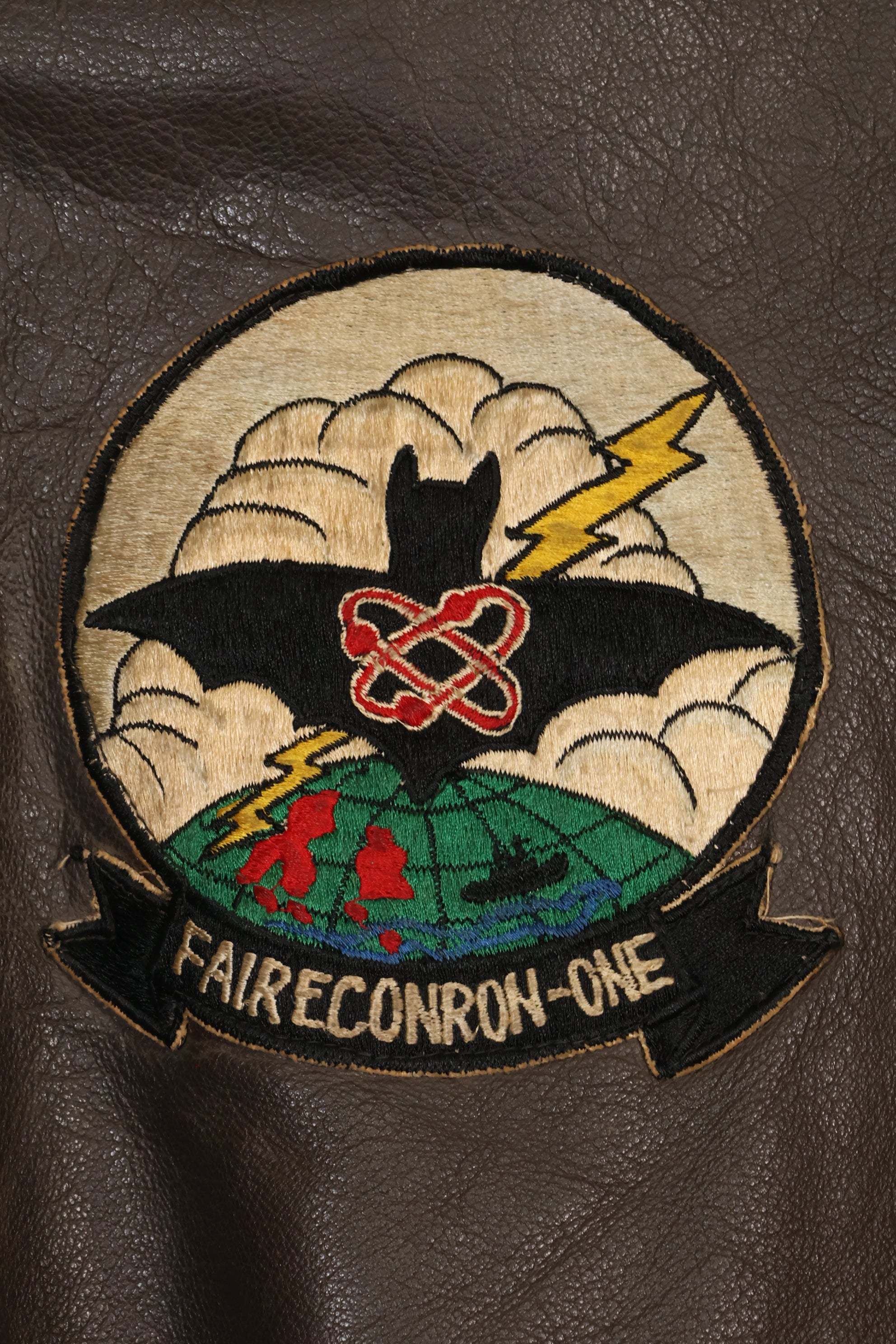 เสื้อแจ็คเก็ตนักบิน G-1 ของกองทัพเรือสหรัฐฯ ขนาดสัญญา 42 ปี 1968 FAIRECONRON ONE มือสอง