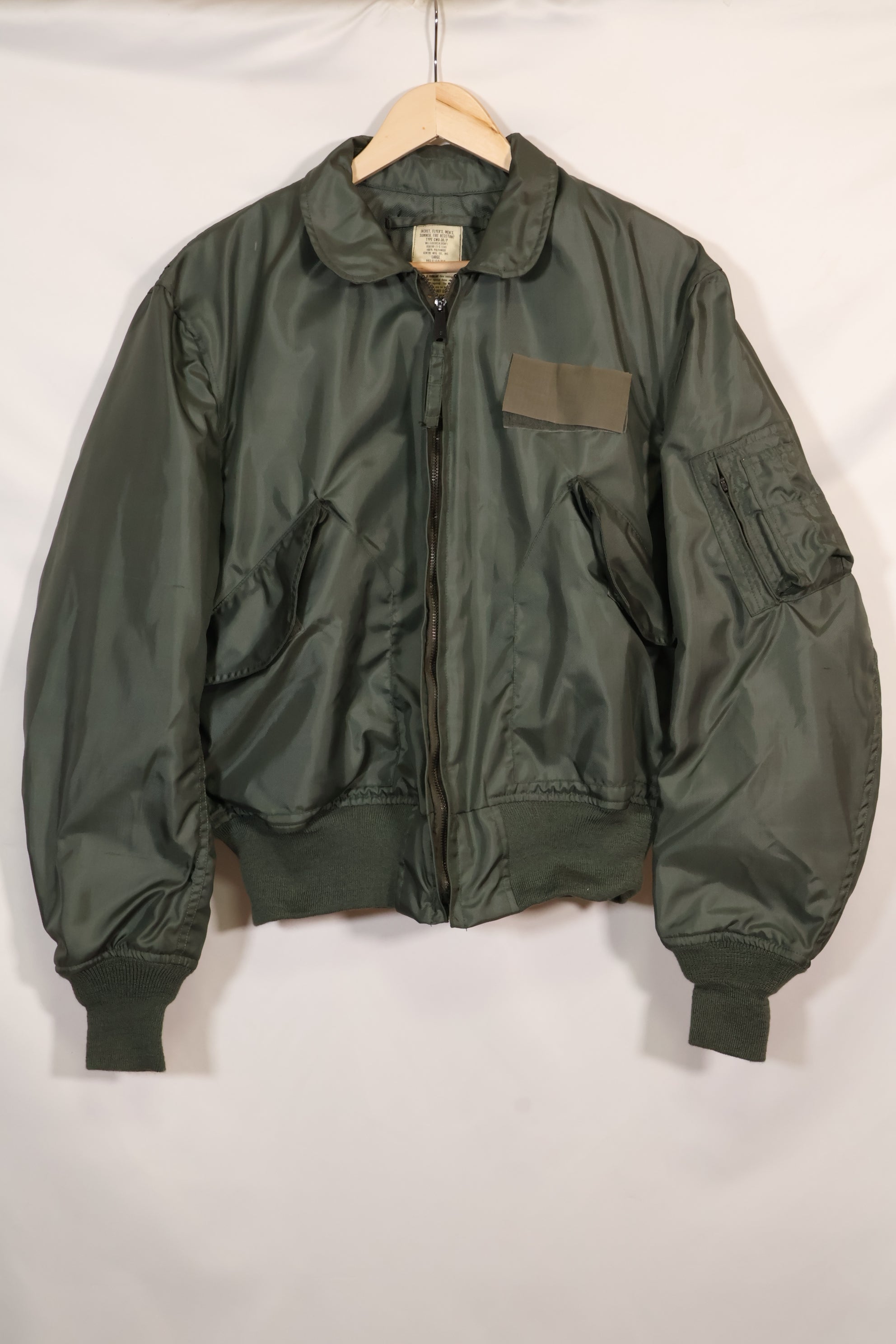 เสื้อแจ็คเก็ตนักบิน CWU-36P ขนาดใหญ่ของกองทัพเรือสหรัฐฯ ปี 1977