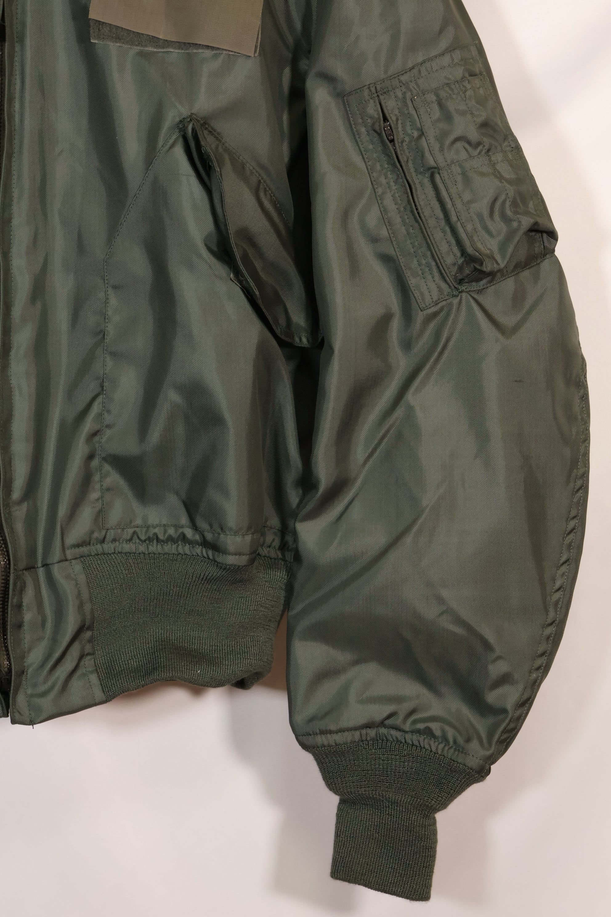 เสื้อแจ็คเก็ตนักบิน CWU-36P ขนาดใหญ่ของกองทัพเรือสหรัฐฯ ปี 1977