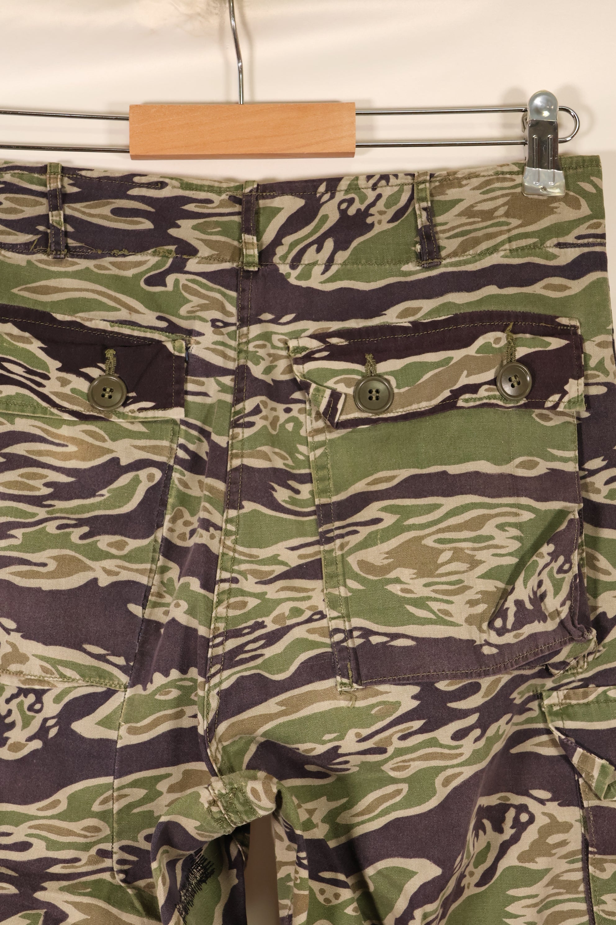 ปลายทศวรรษ 1960, A-L, แบบน้ำหนักเบาช่วงปลายสงคราม, กางเกงลายเสือ, มือสอง