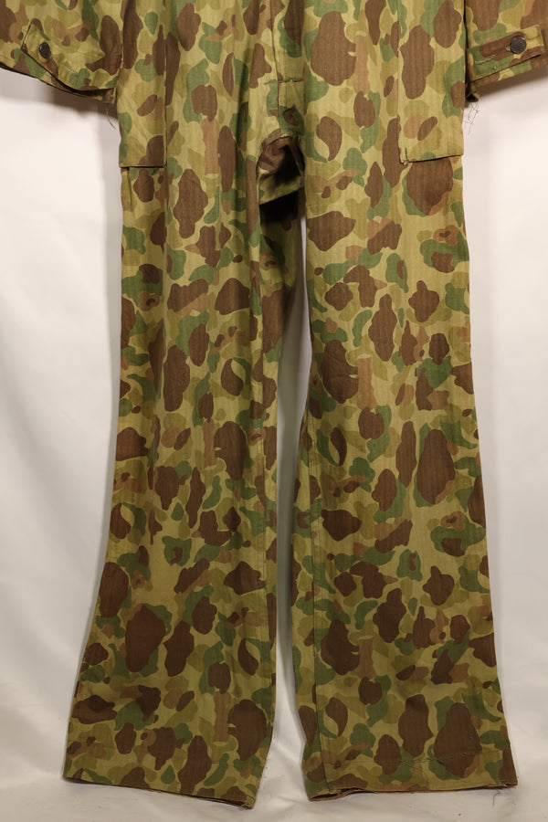 1940s U.S. Army &amp; Marine Corps Frogskin camouflage coveralls in good condition.