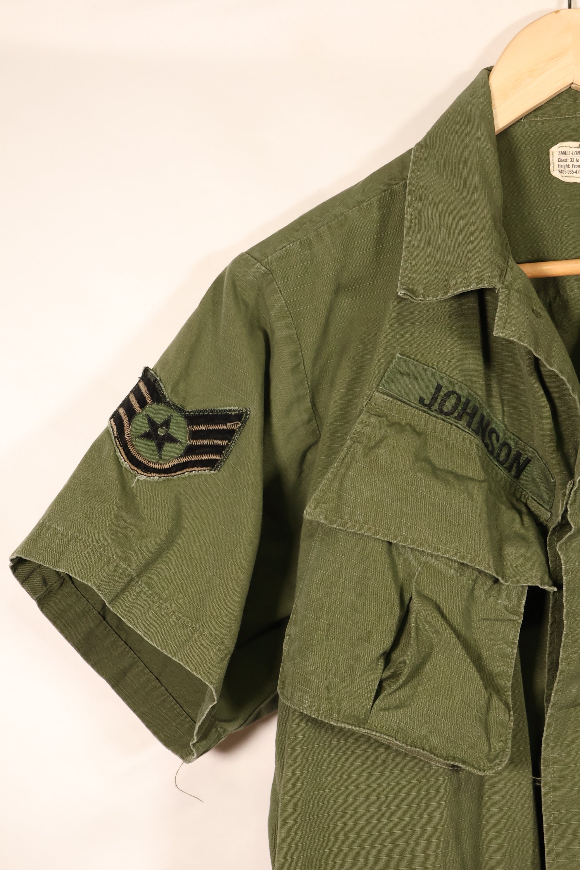 Contract 1969, S-L, มีร่องรอยการใช้งานที่บริเวณชื่อ Taylor, แจ็กเก็ตสนามแบบที่ 4 (Jungle Fatigue Jacket), USAF, แขนสั้น, ปรับแต่งตามสั่ง, มือสอง