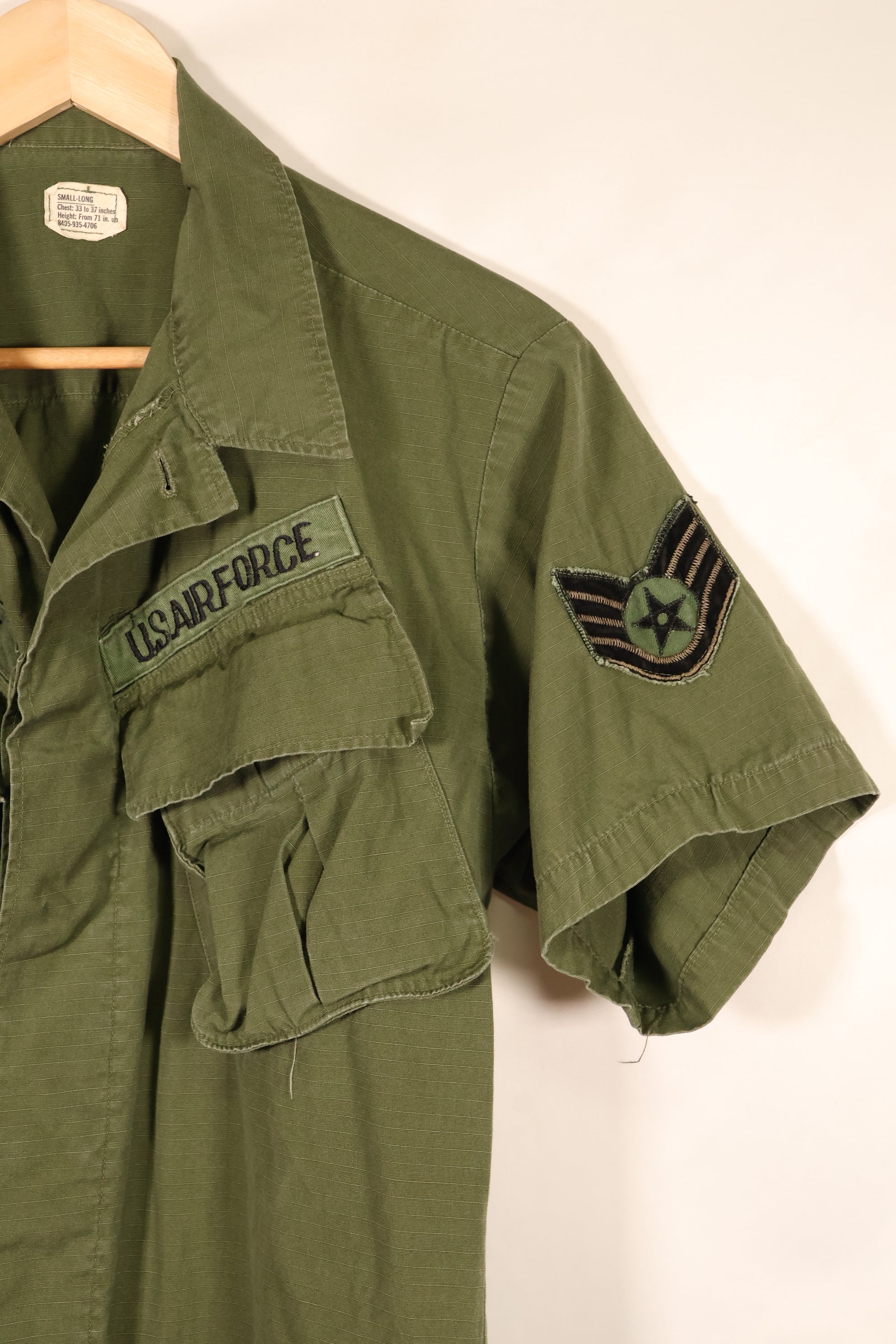 Contract 1969, S-L, มีร่องรอยการใช้งานที่บริเวณชื่อ Taylor, แจ็กเก็ตสนามแบบที่ 4 (Jungle Fatigue Jacket), USAF, แขนสั้น, ปรับแต่งตามสั่ง, มือสอง