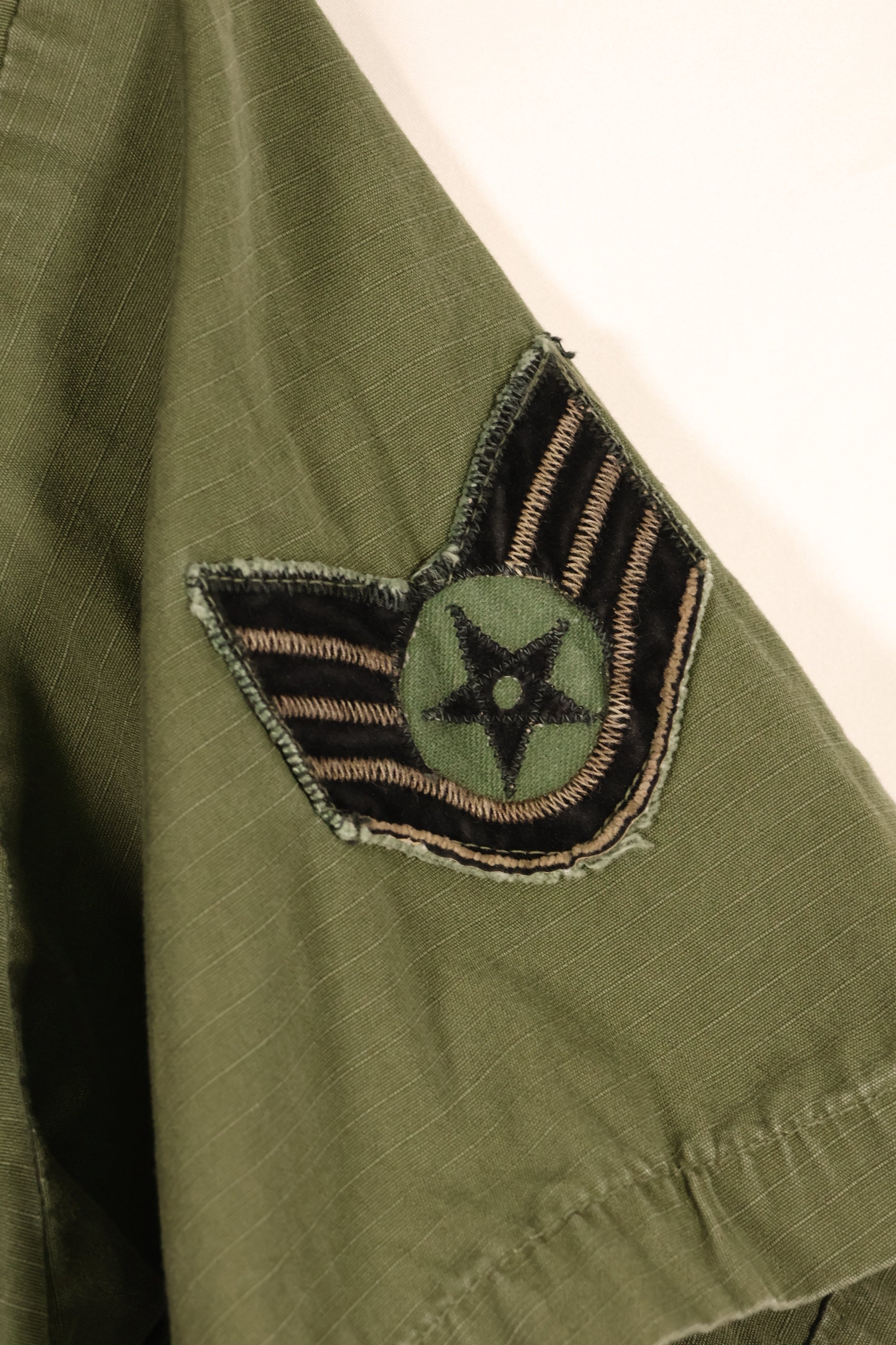 Contract 1969, S-L, มีร่องรอยการใช้งานที่บริเวณชื่อ Taylor, แจ็กเก็ตสนามแบบที่ 4 (Jungle Fatigue Jacket), USAF, แขนสั้น, ปรับแต่งตามสั่ง, มือสอง