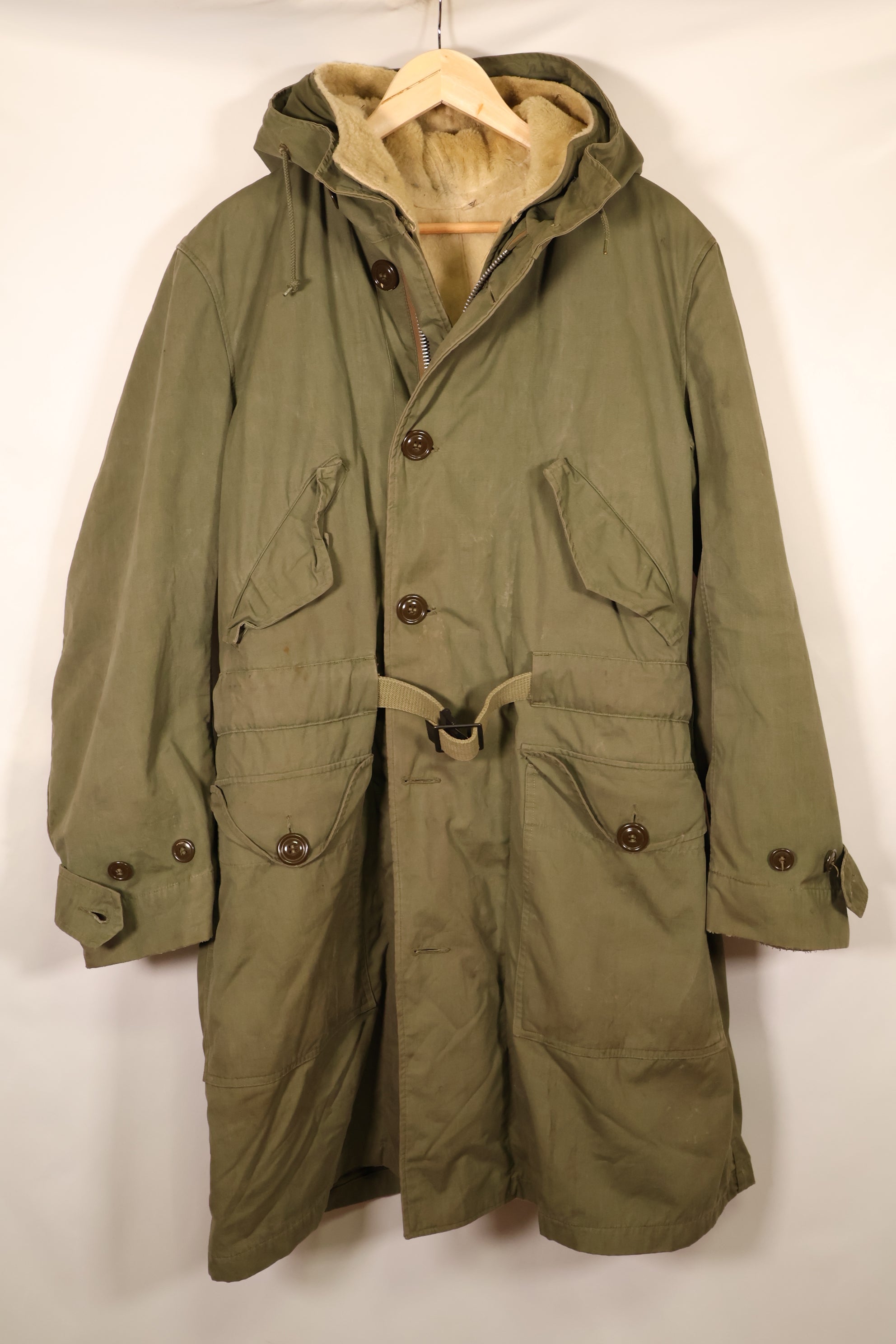 ทศวรรษ 1940    ขนาดกลาง    M-1947 Field Parka    กองทัพบก    กองทัพเรือ    มีร่องรอยการใช้งาน    มือสอง