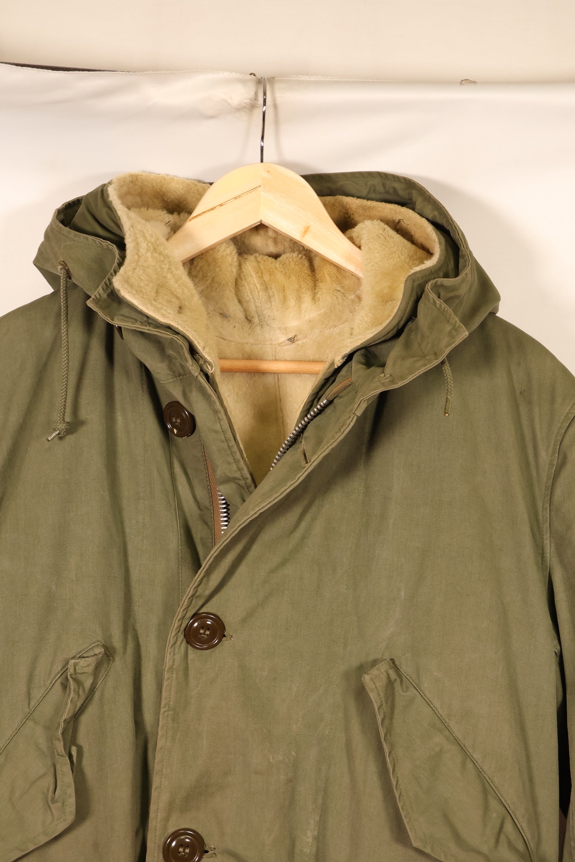 ทศวรรษ 1940    ขนาดกลาง    M-1947 Field Parka    กองทัพบก    กองทัพเรือ    มีร่องรอยการใช้งาน    มือสอง