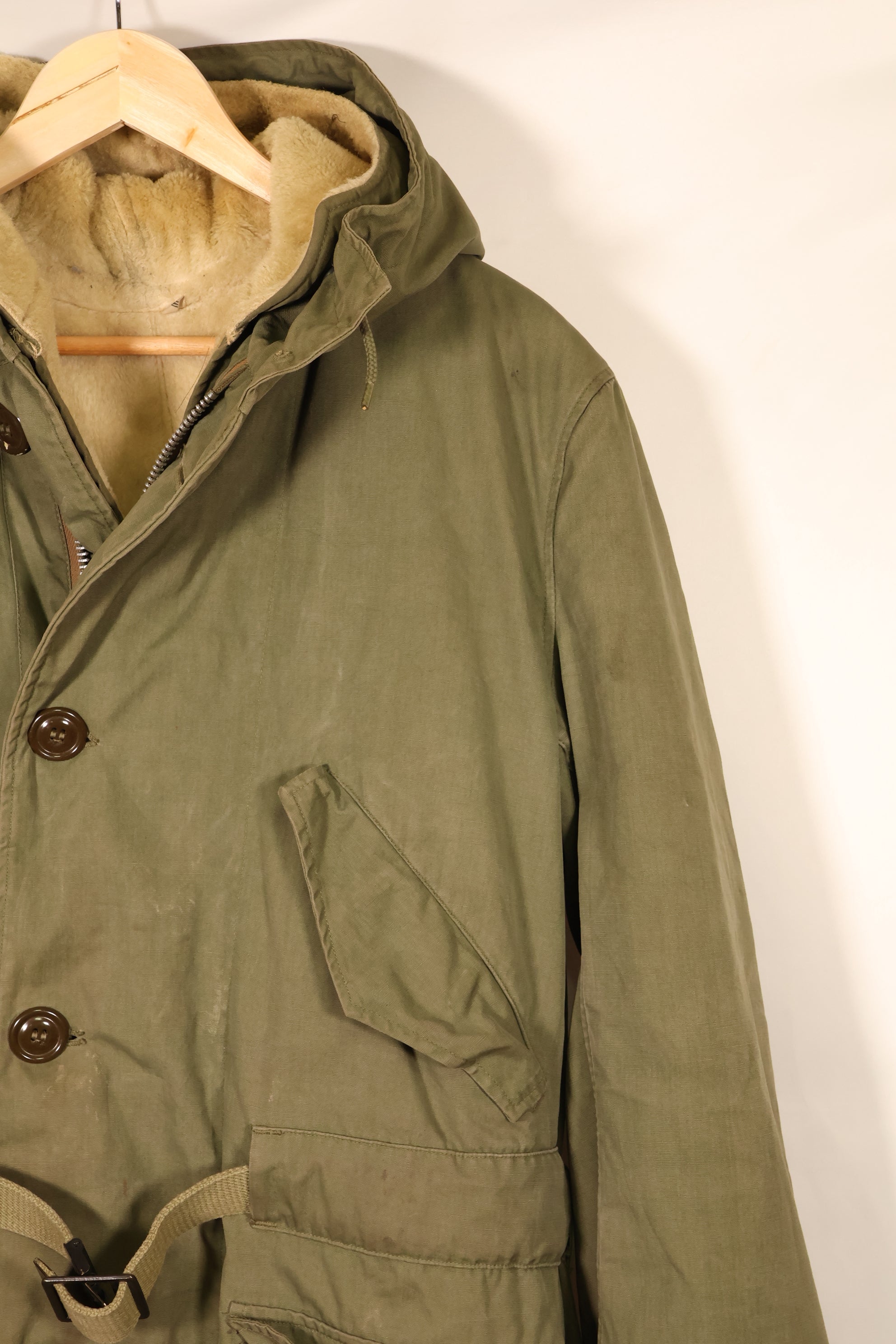 ทศวรรษ 1940    ขนาดกลาง    M-1947 Field Parka    กองทัพบก    กองทัพเรือ    มีร่องรอยการใช้งาน    มือสอง