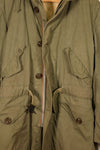 ทศวรรษ 1940    ขนาดกลาง    M-1947 Field Parka    กองทัพบก    กองทัพเรือ    มีร่องรอยการใช้งาน    มือสอง