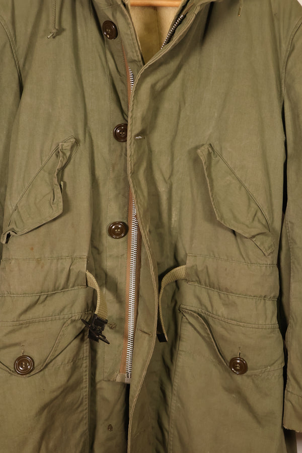 ทศวรรษ 1940    ขนาดกลาง    M-1947 Field Parka    กองทัพบก    กองทัพเรือ    มีร่องรอยการใช้งาน    มือสอง