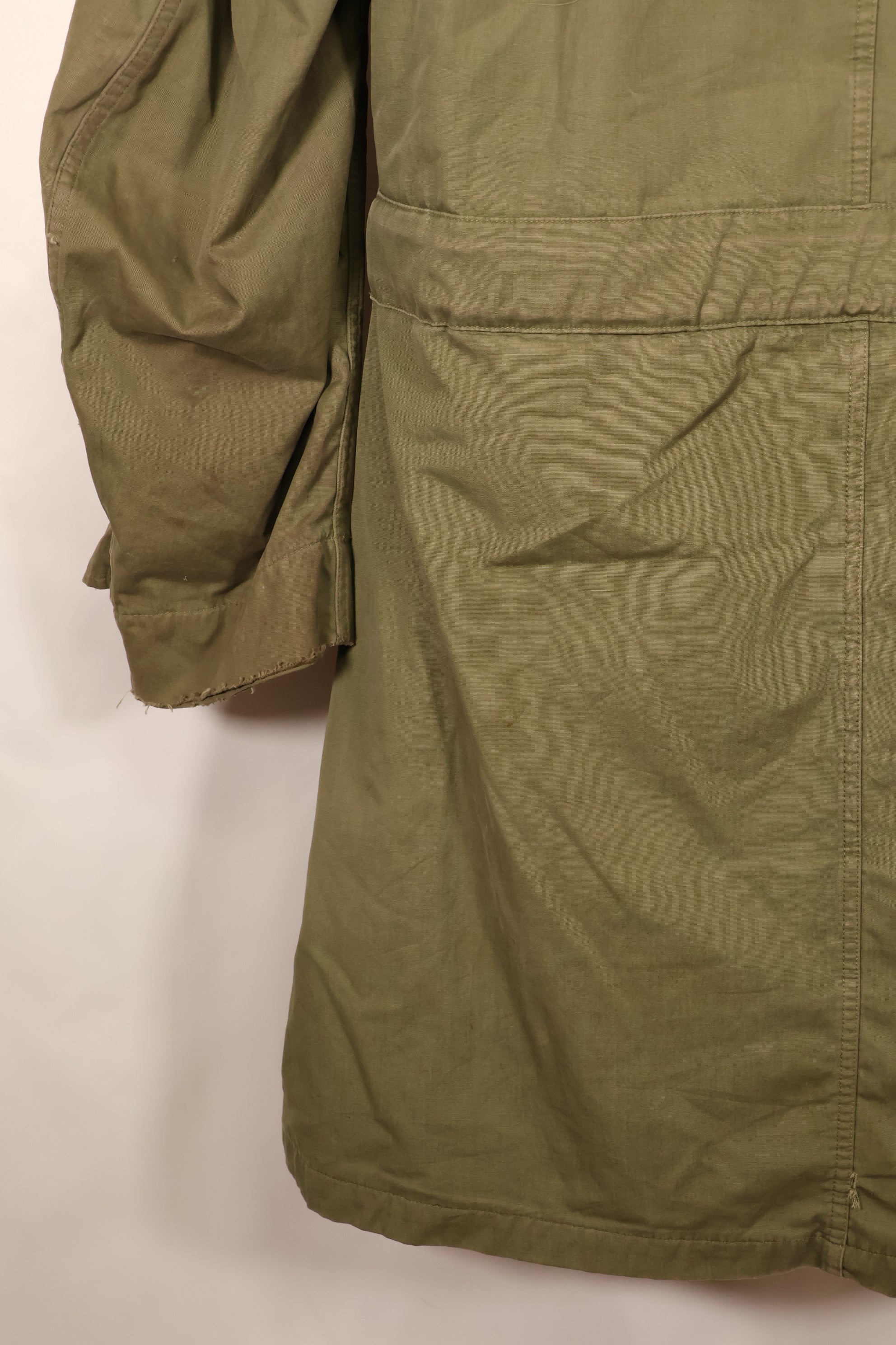 ทศวรรษ 1940    ขนาดกลาง    M-1947 Field Parka    กองทัพบก    กองทัพเรือ    มีร่องรอยการใช้งาน    มือสอง