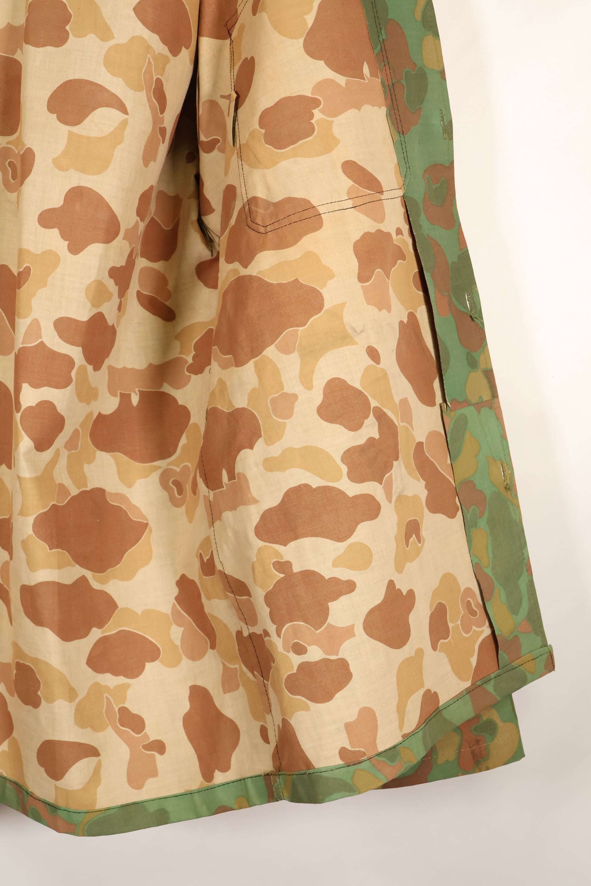 ทศวรรษ 1960 สินค้าจัดหาส่วนบุคคล กองทัพนาวิกโยธินสหรัฐฯ เสื้อผ้าชุดฟร็อกสกินพอนโช ผลิตในเวียดนามใต้