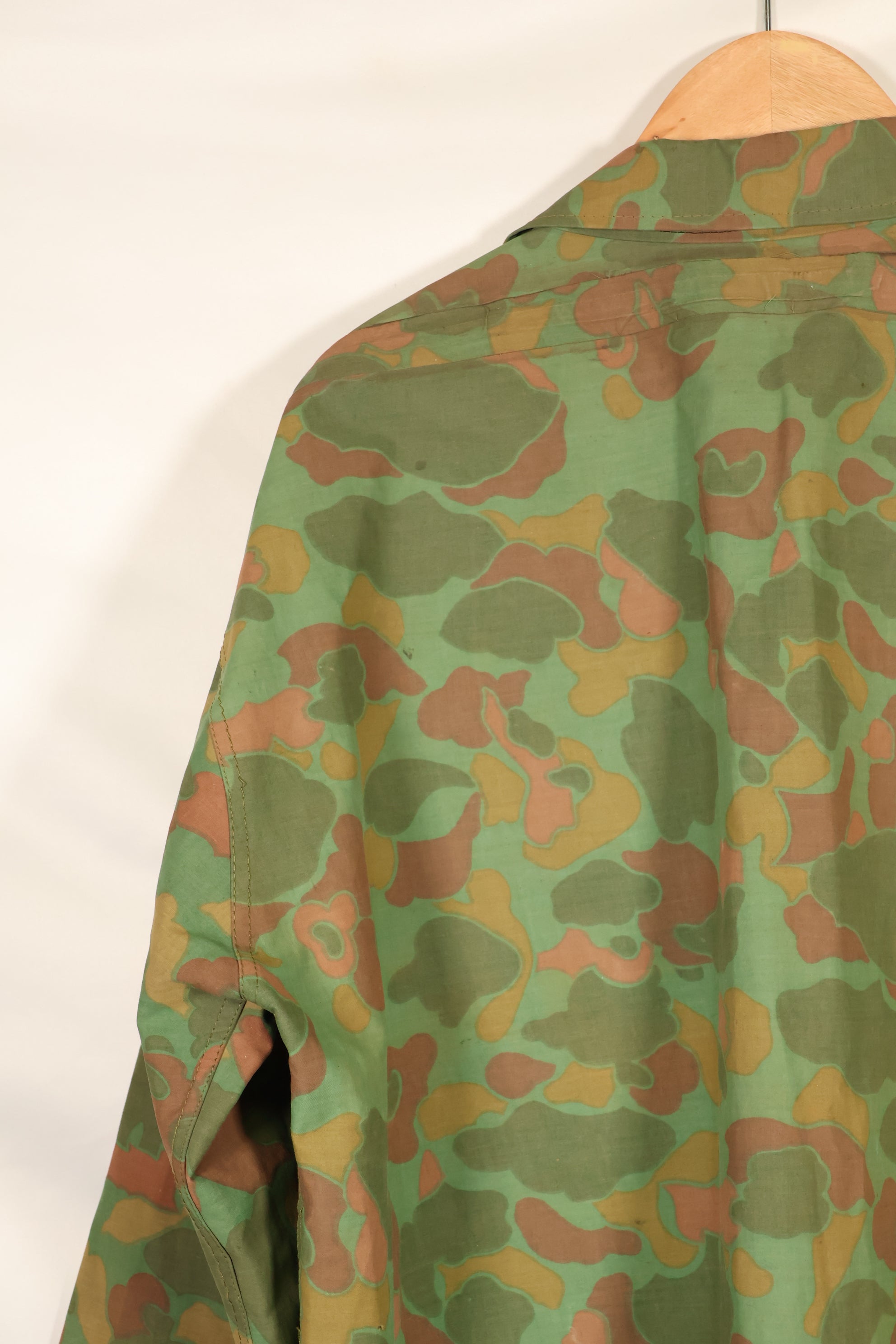 ทศวรรษ 1960 สินค้าจัดหาส่วนบุคคล กองทัพนาวิกโยธินสหรัฐฯ เสื้อผ้าชุดฟร็อกสกินพอนโช ผลิตในเวียดนามใต้