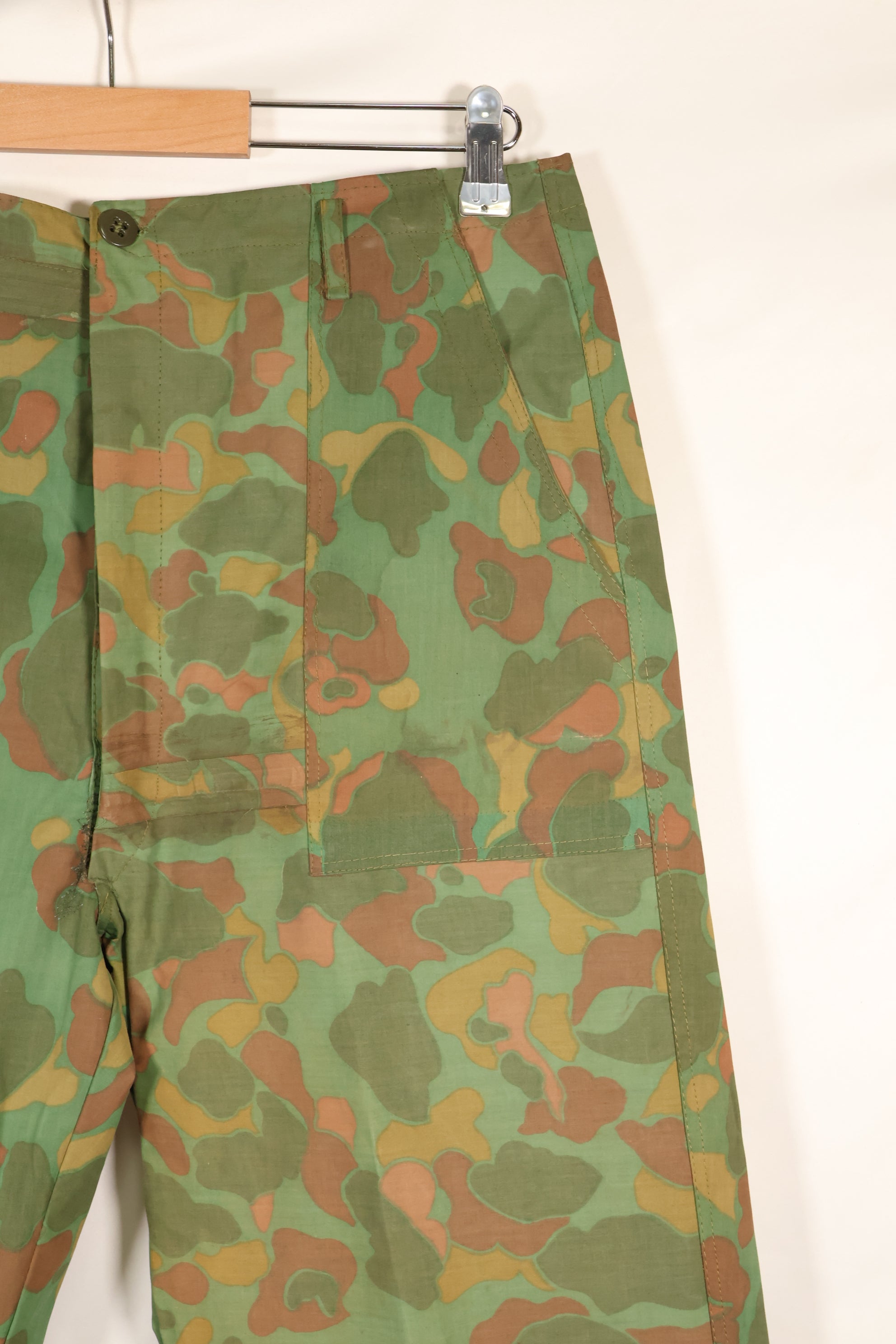 ทศวรรษ 1960 สินค้าจัดหาส่วนบุคคล กองทัพนาวิกโยธินสหรัฐฯ เสื้อผ้าชุดฟร็อกสกินพอนโช ผลิตในเวียดนามใต้