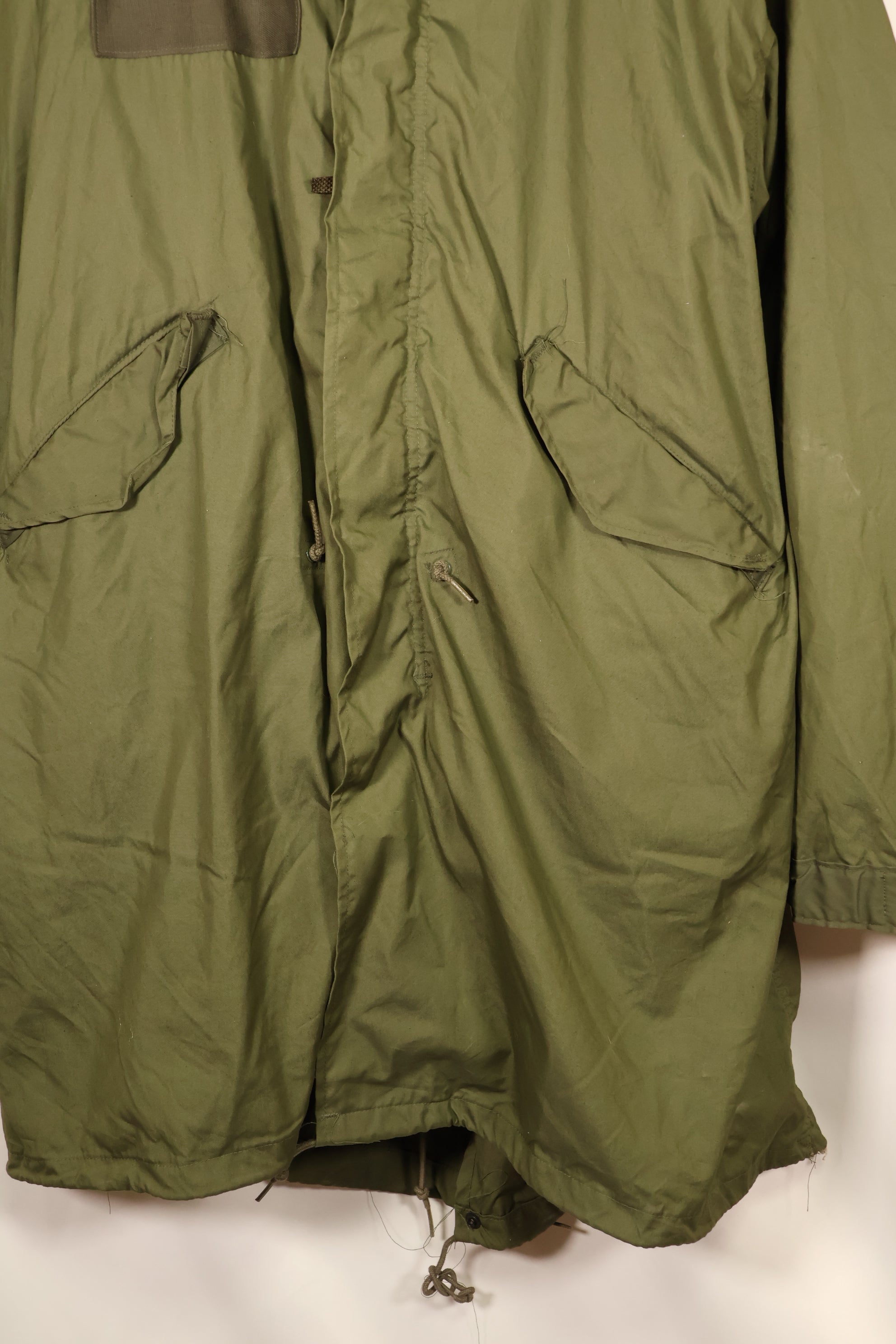 สัญญาปี 1983 – ขนาดกลาง – เสื้อพาร์ก้าสนาม M65 ของกองทัพสหรัฐฯ – ชุดพร้อมซับใน – สภาพดี – มือสอง
