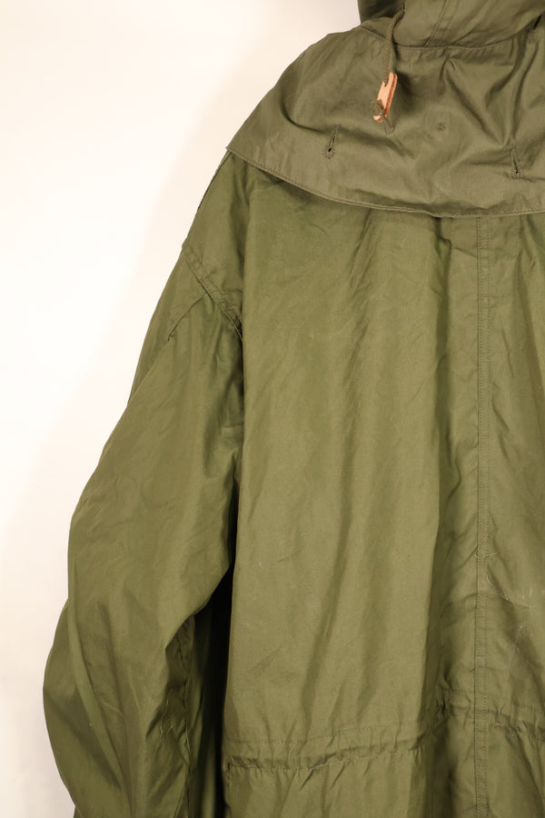 สัญญาปี 1983 – ขนาดกลาง – เสื้อพาร์ก้าสนาม M65 ของกองทัพสหรัฐฯ – ชุดพร้อมซับใน – สภาพดี – มือสอง