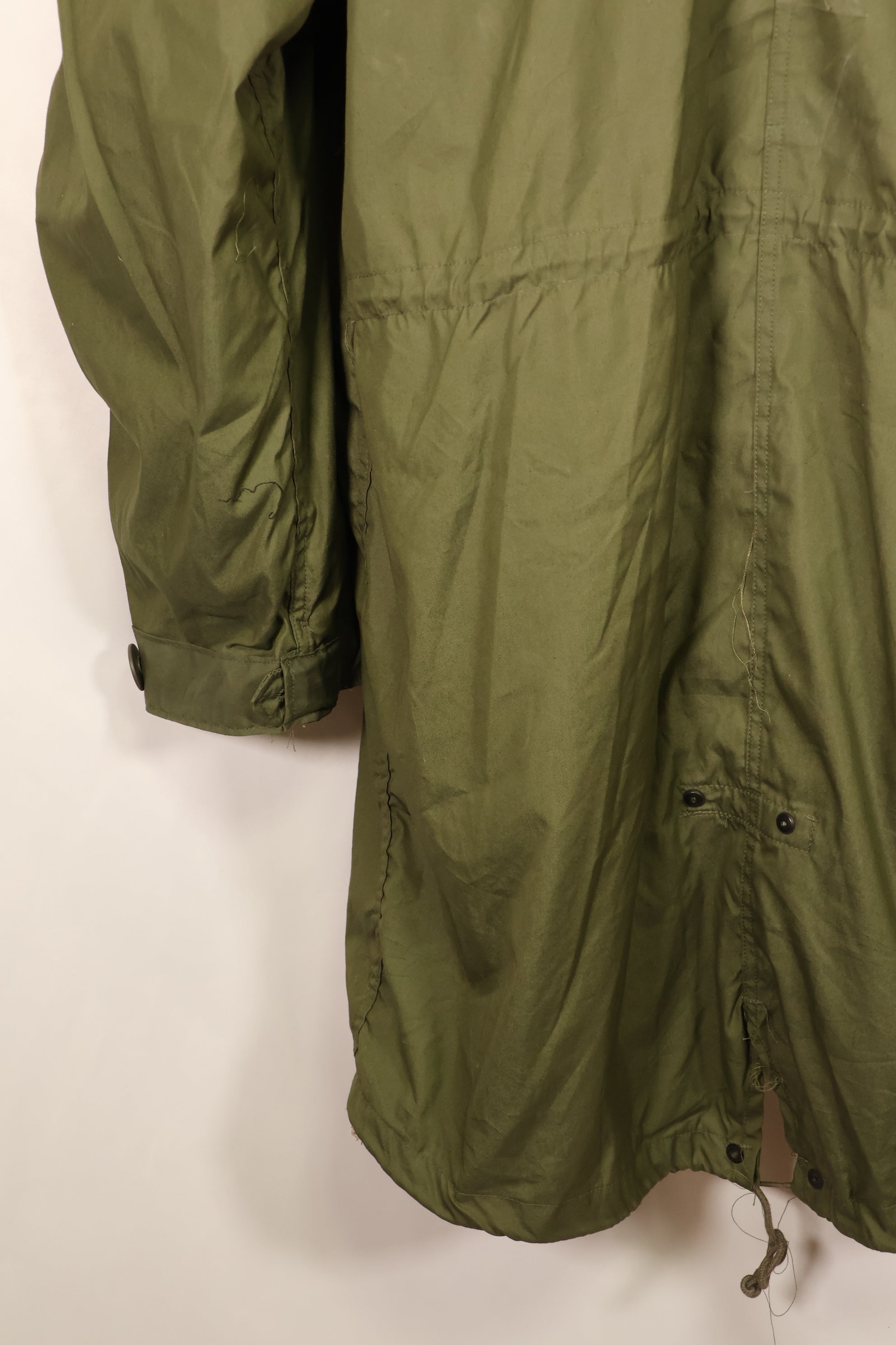 สัญญาปี 1983 – ขนาดกลาง – เสื้อพาร์ก้าสนาม M65 ของกองทัพสหรัฐฯ – ชุดพร้อมซับใน – สภาพดี – มือสอง