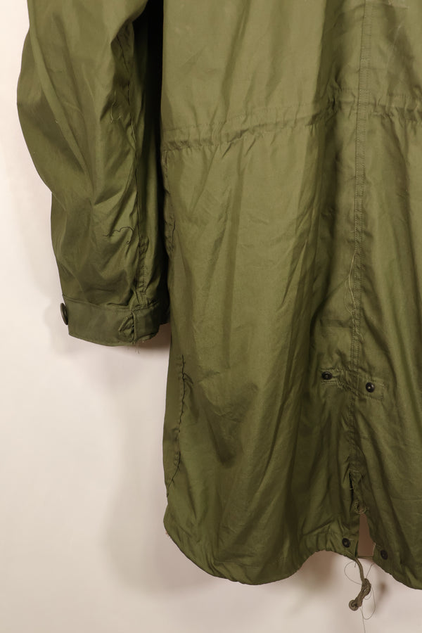 สัญญาปี 1983 – ขนาดกลาง – เสื้อพาร์ก้าสนาม M65 ของกองทัพสหรัฐฯ – ชุดพร้อมซับใน – สภาพดี – มือสอง