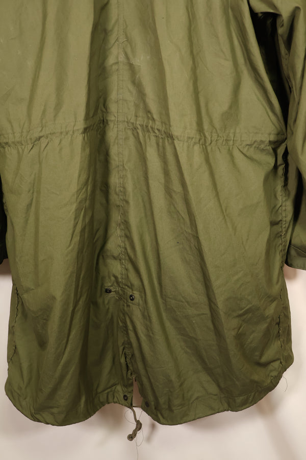 สัญญาปี 1983 – ขนาดกลาง – เสื้อพาร์ก้าสนาม M65 ของกองทัพสหรัฐฯ – ชุดพร้อมซับใน – สภาพดี – มือสอง