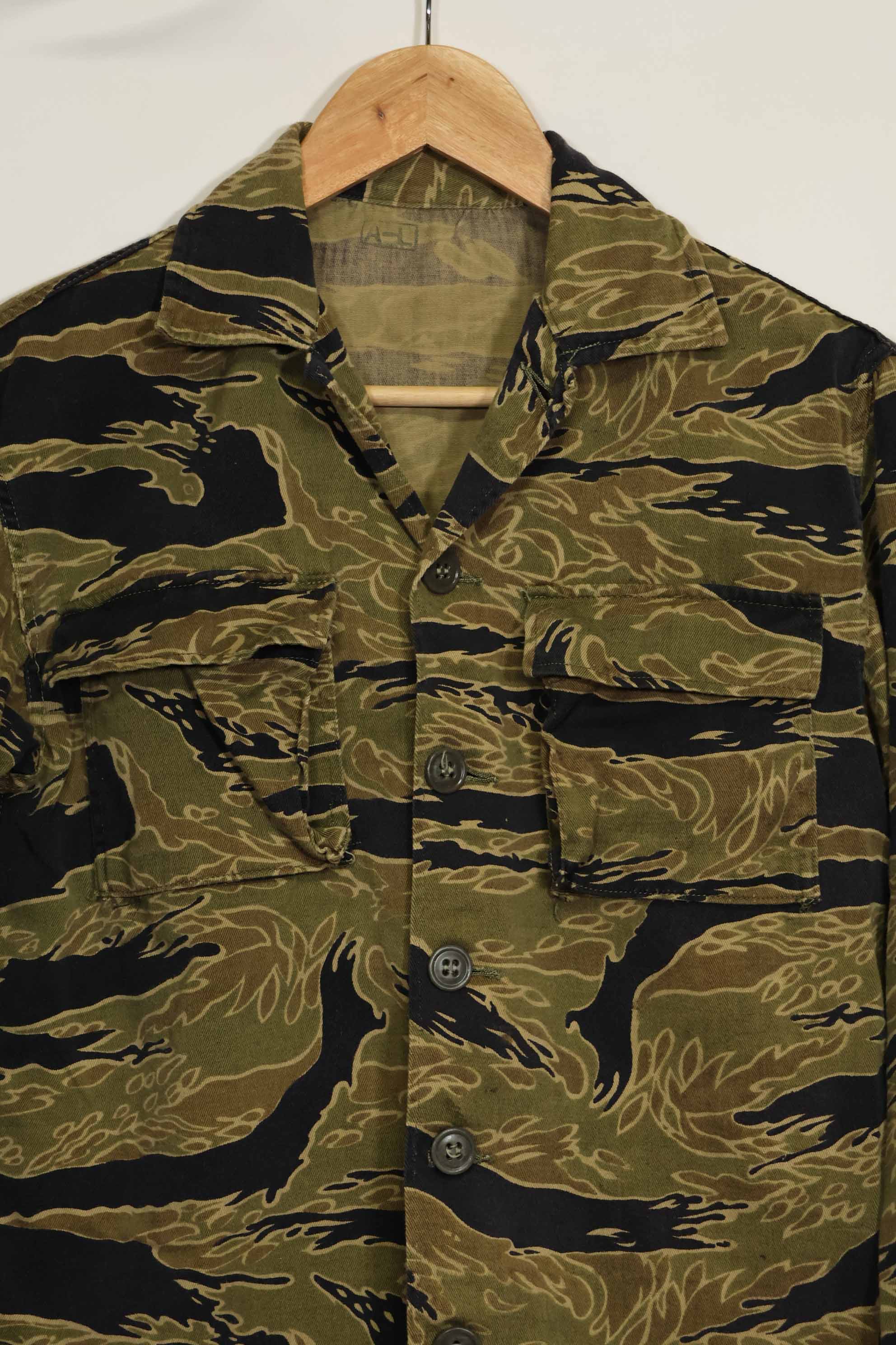 1960s Gold Tiger Tiger Stripe shirt, A-L Asian cut, good condition, used.