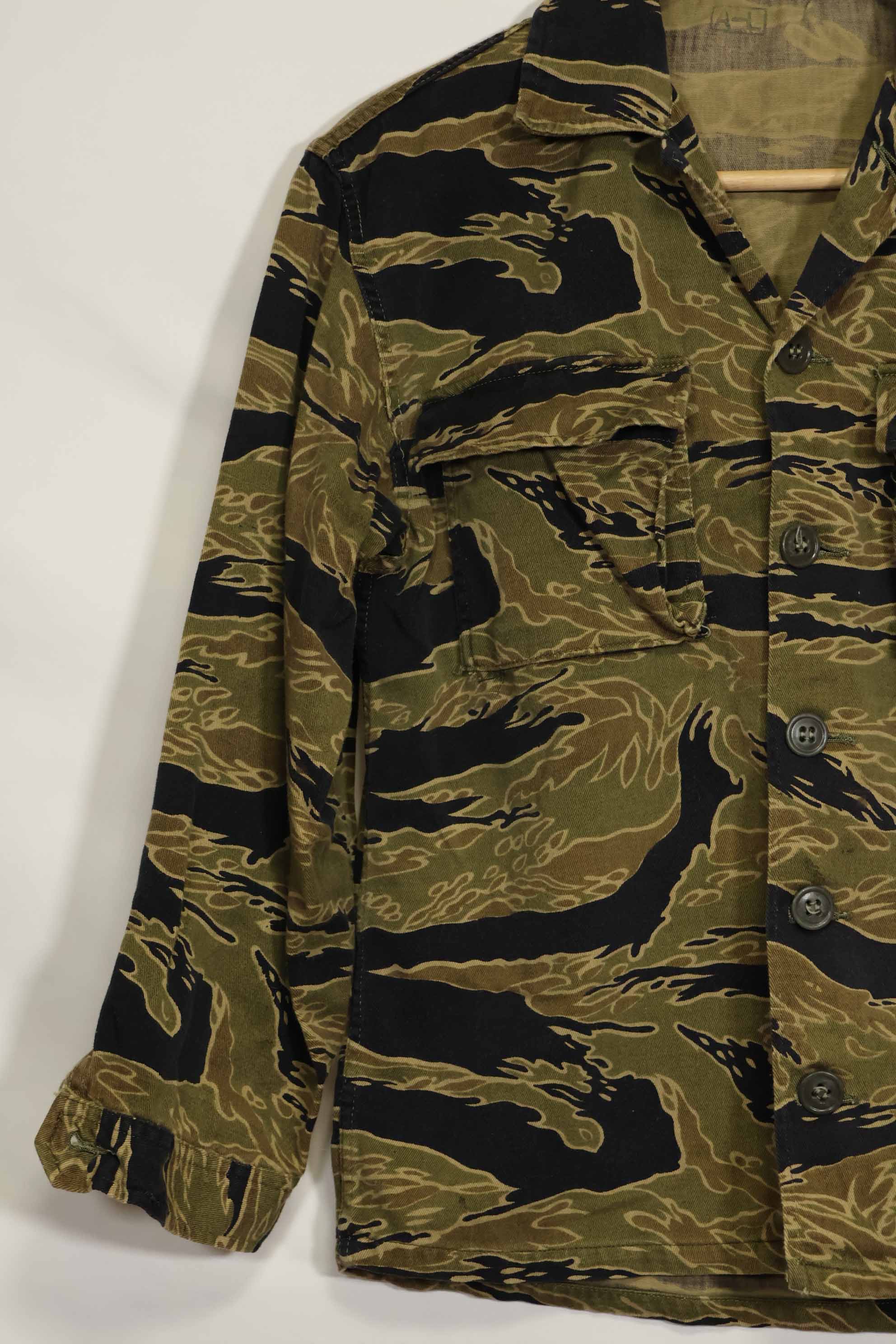 1960s Gold Tiger Tiger Stripe shirt, A-L Asian cut, good condition, used.