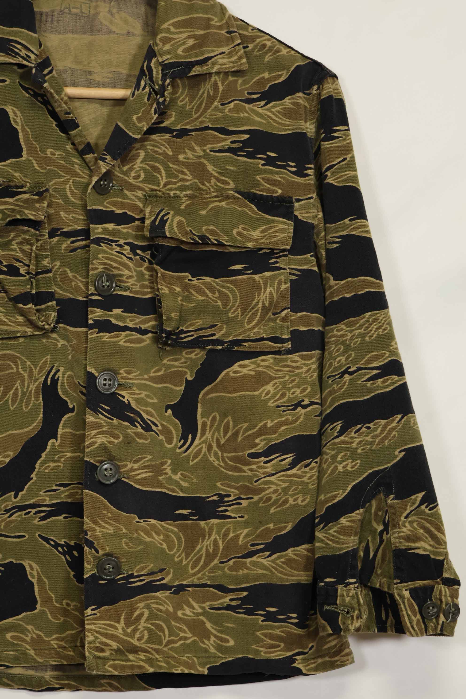 1960s Gold Tiger Tiger Stripe shirt, A-L Asian cut, good condition, used.