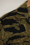 1960s Gold Tiger Tiger Stripe shirt, A-L Asian cut, good condition, used.