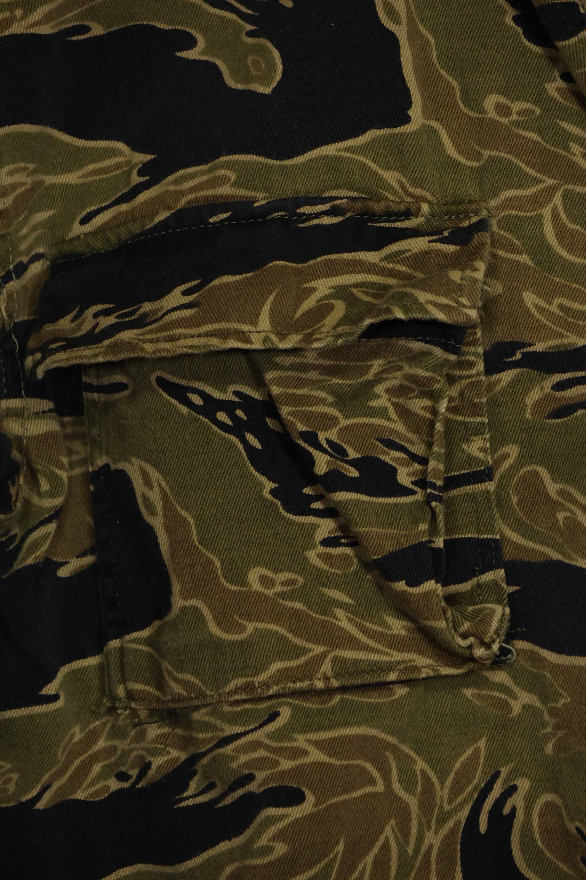1960s Gold Tiger Tiger Stripe shirt, A-L Asian cut, good condition, used.