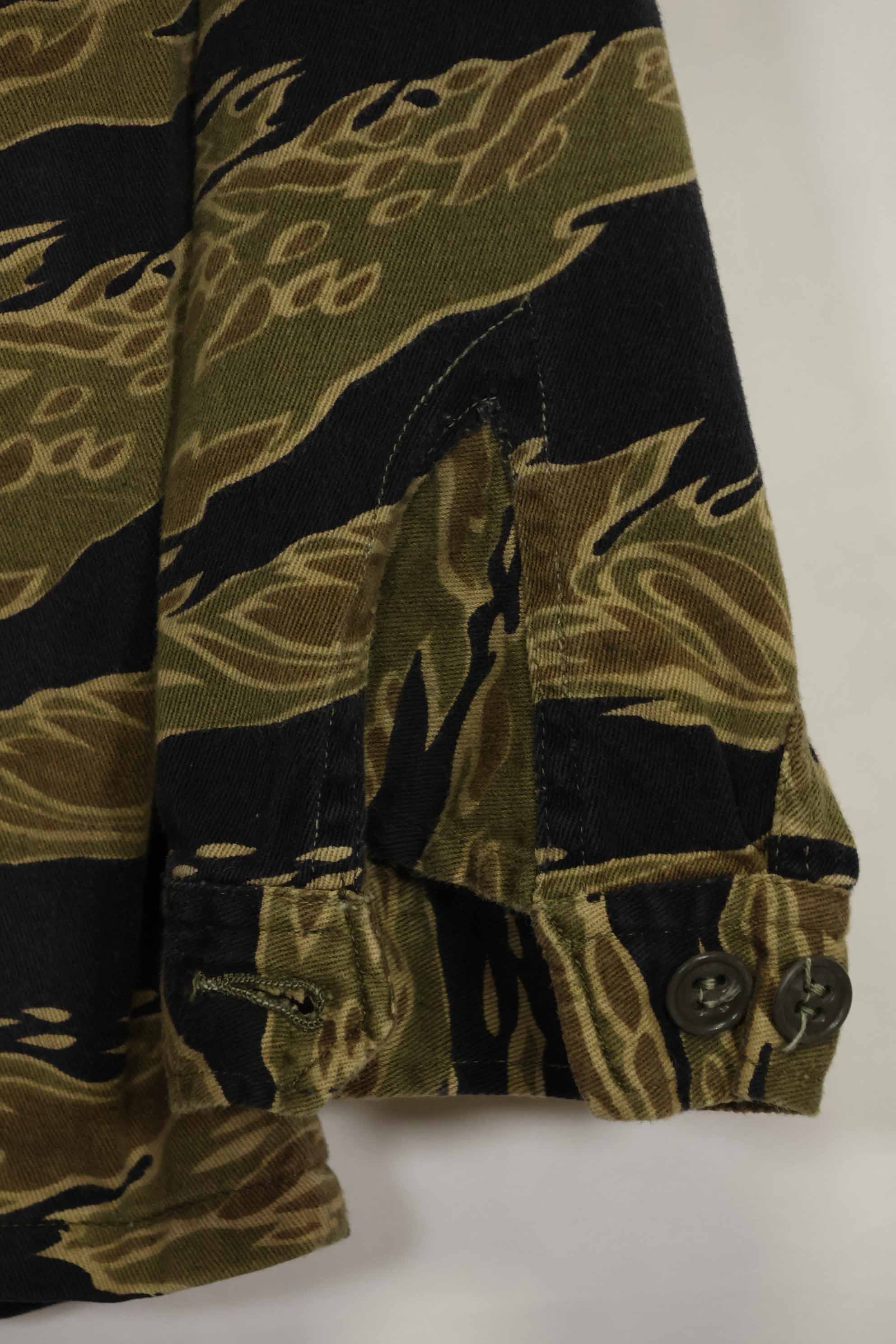 1960s Gold Tiger Tiger Stripe shirt, A-L Asian cut, good condition, used.