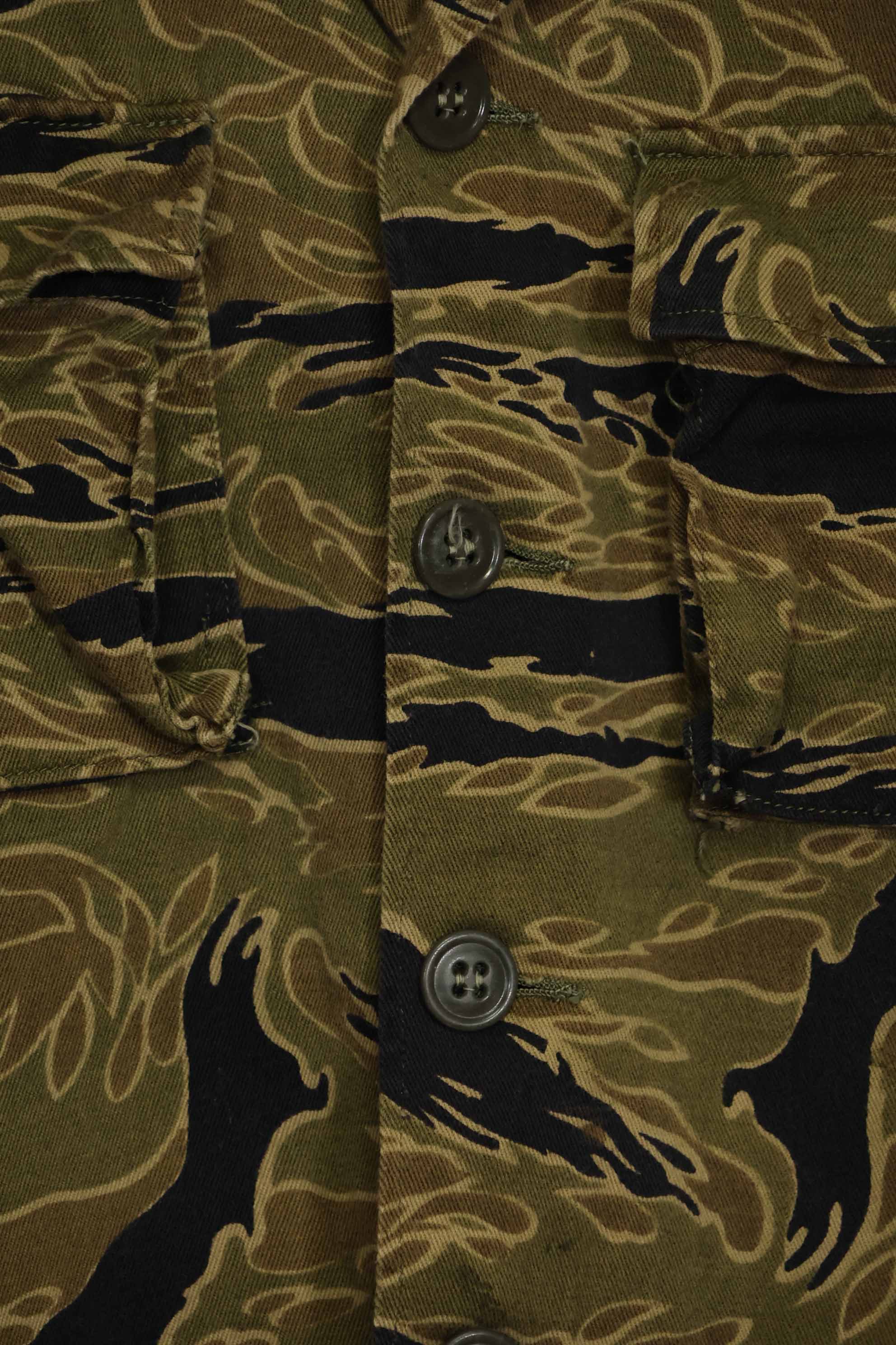 1960s Gold Tiger Tiger Stripe shirt, A-L Asian cut, good condition, used.
