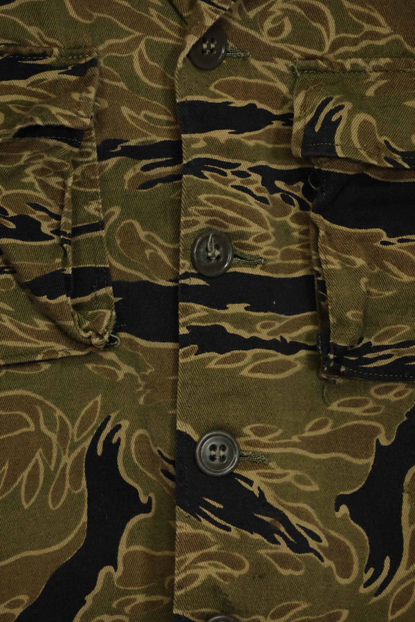 1960s Gold Tiger Tiger Stripe shirt, A-L Asian cut, good condition, used.