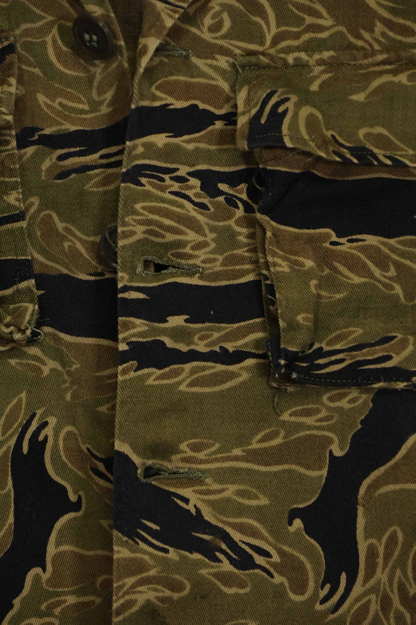 1960s Gold Tiger Tiger Stripe shirt, A-L Asian cut, good condition, used.