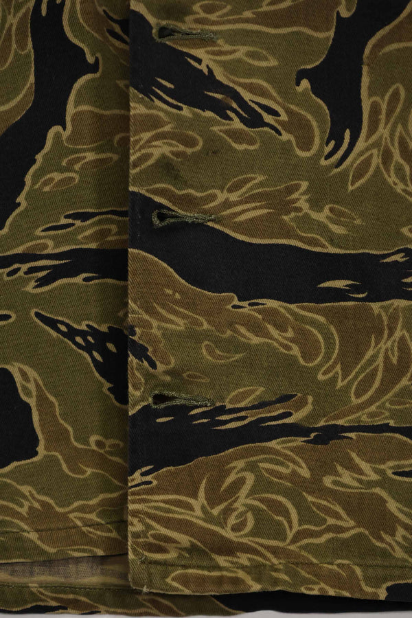 1960s Gold Tiger Tiger Stripe shirt, A-L Asian cut, good condition, used.