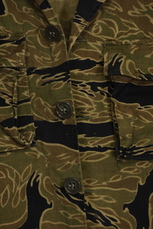 1960s Gold Tiger Tiger Stripe shirt, A-L Asian cut, good condition, used.