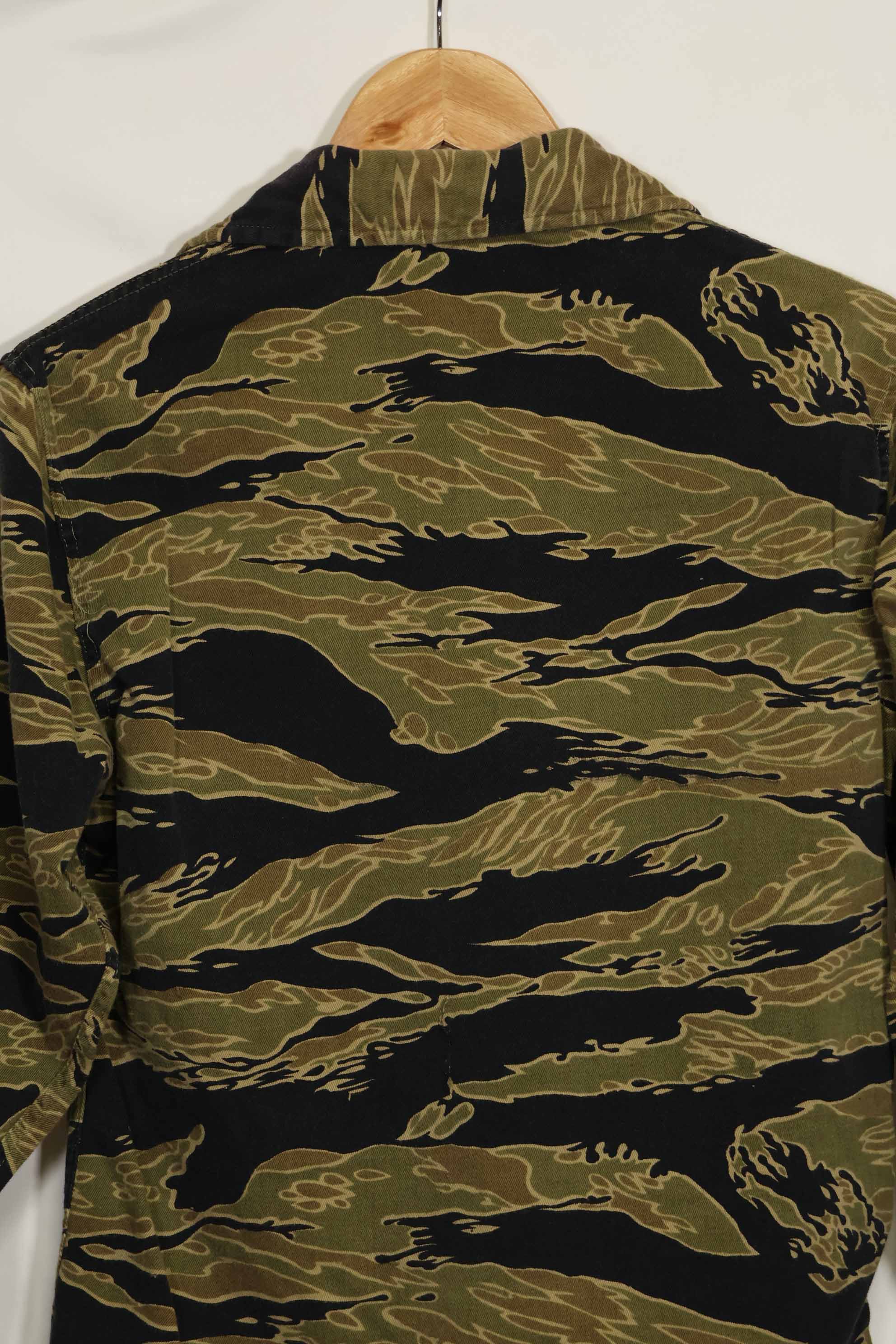 1960s Gold Tiger Tiger Stripe shirt, A-L Asian cut, good condition, used.