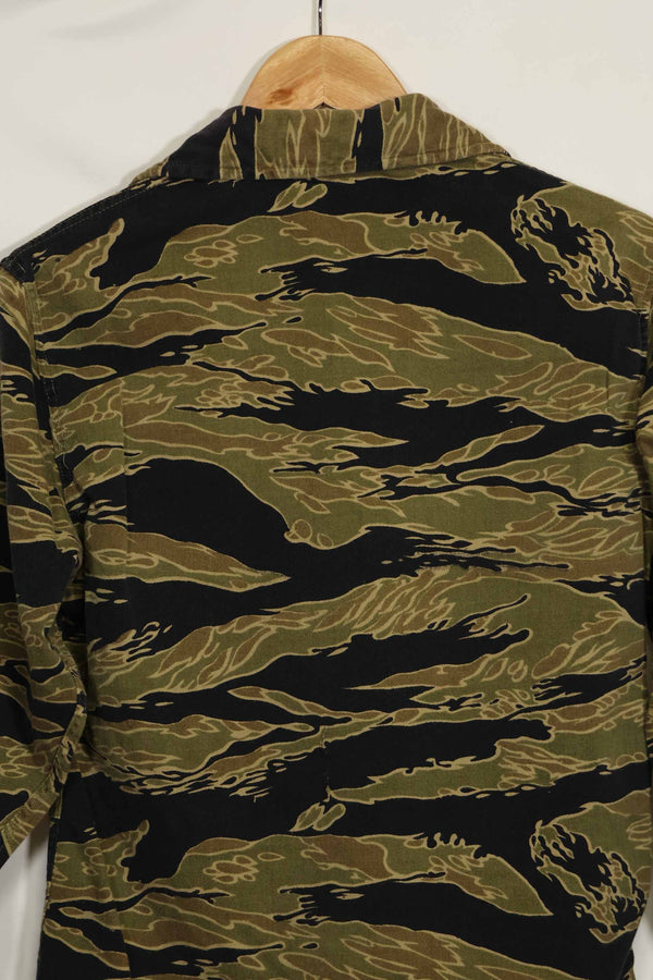 1960s Gold Tiger Tiger Stripe shirt, A-L Asian cut, good condition, used.
