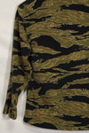 1960s Gold Tiger Tiger Stripe shirt, A-L Asian cut, good condition, used.