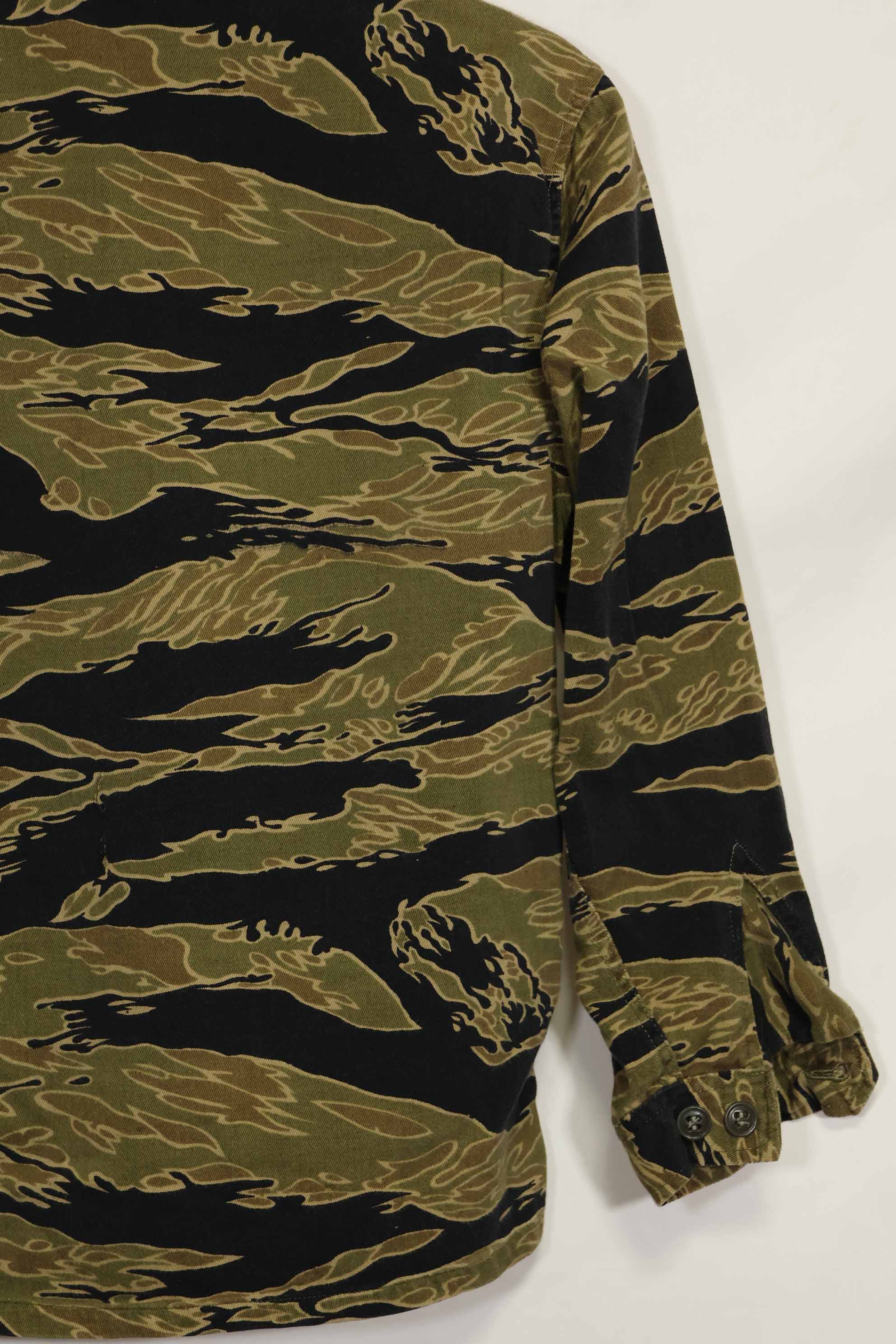 1960s Gold Tiger Tiger Stripe shirt, A-L Asian cut, good condition, used.