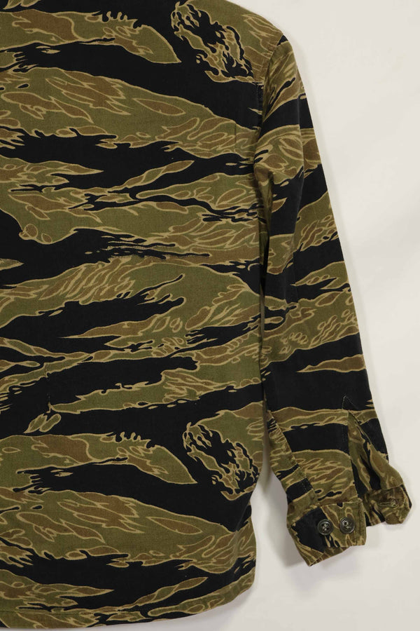 1960s Gold Tiger Tiger Stripe shirt, A-L Asian cut, good condition, used.