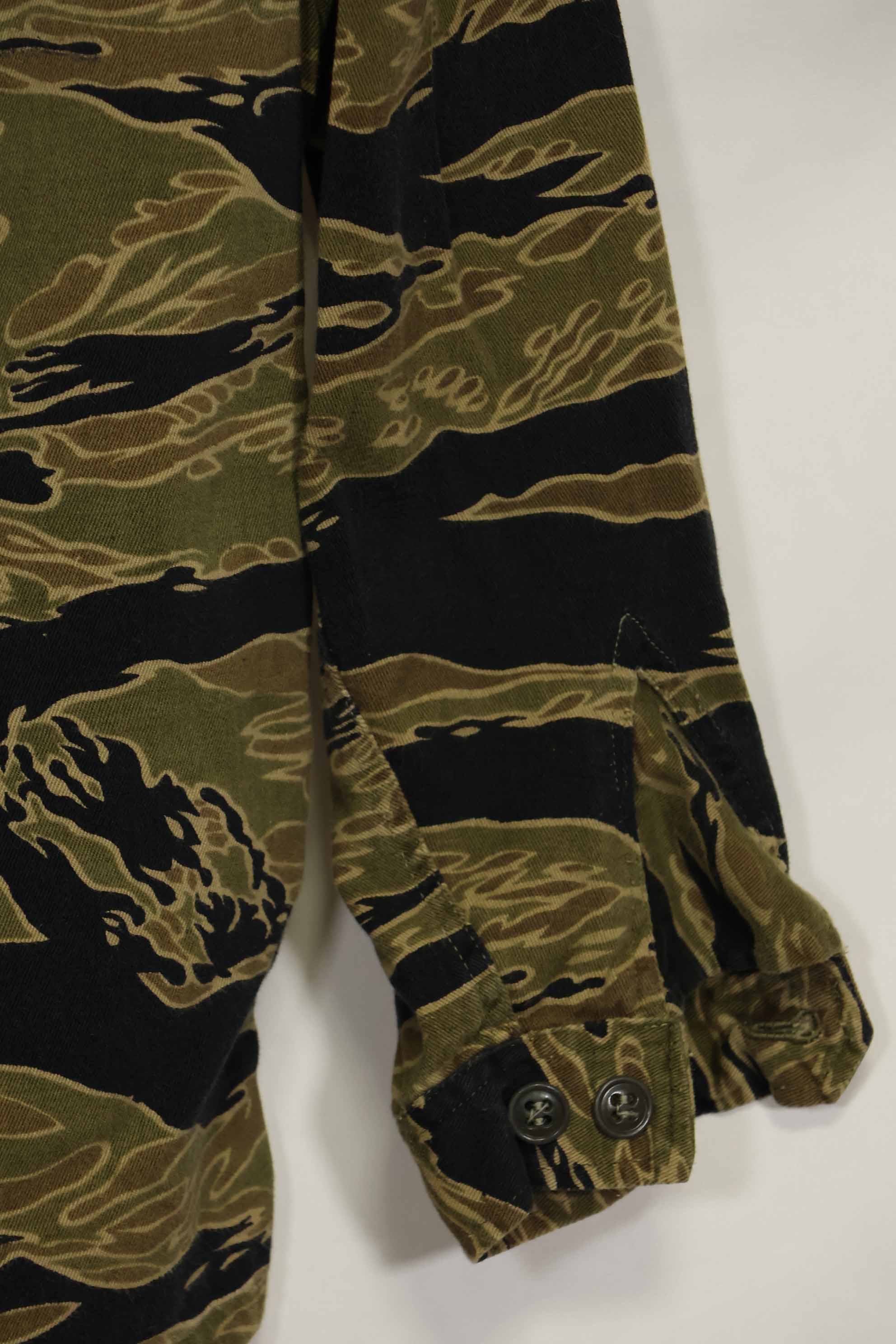 1960s Gold Tiger Tiger Stripe shirt, A-L Asian cut, good condition, used.