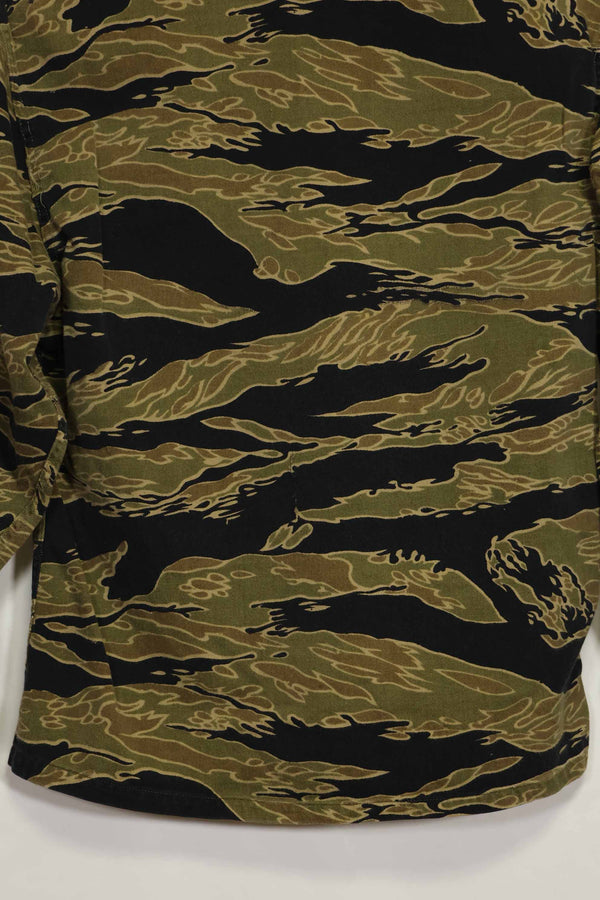 1960s Gold Tiger Tiger Stripe shirt, A-L Asian cut, good condition, used.