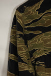 1960s Gold Tiger Tiger Stripe shirt, A-L Asian cut, good condition, used.