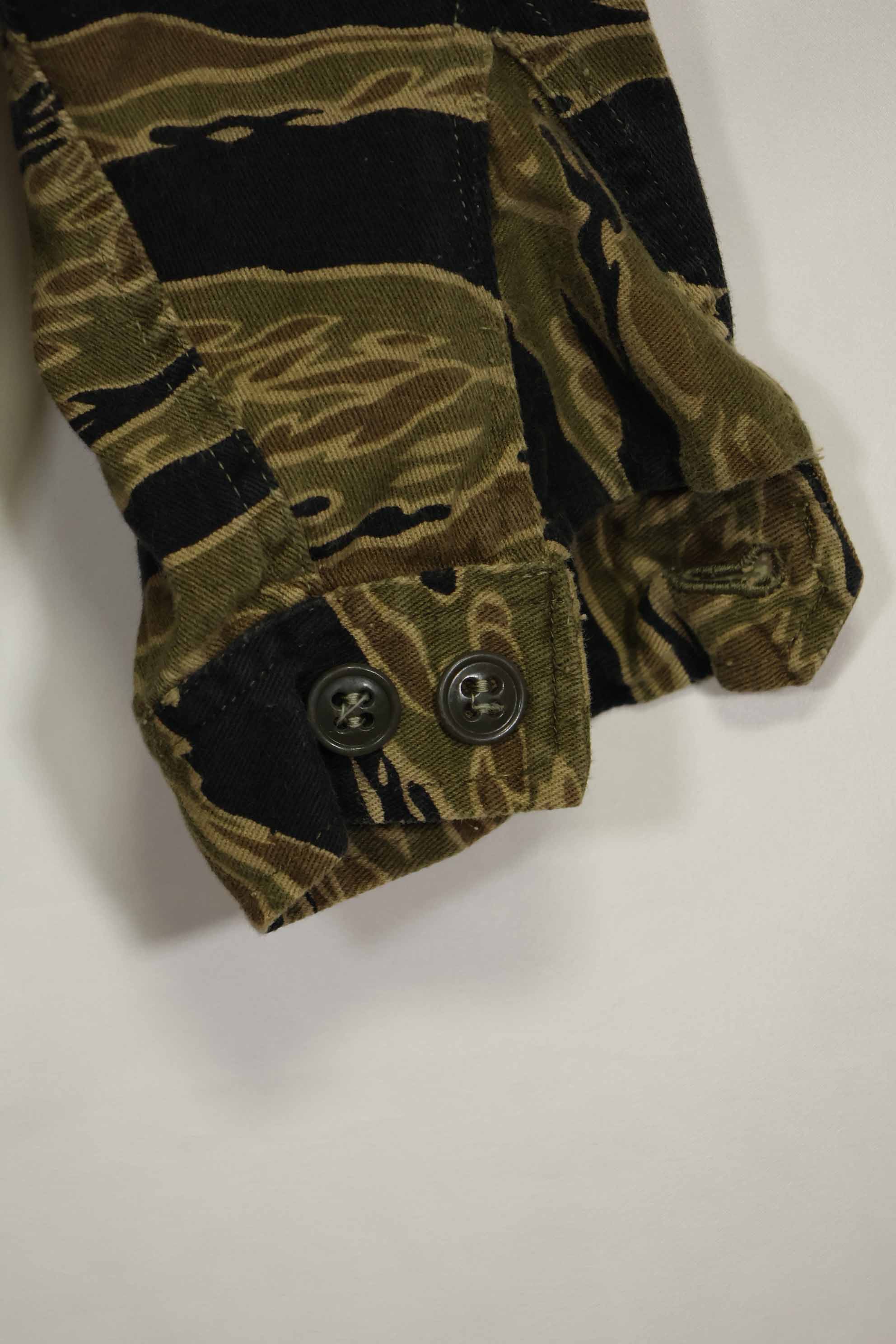 1960s Gold Tiger Tiger Stripe shirt, A-L Asian cut, good condition, used.