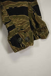 1960s Gold Tiger Tiger Stripe shirt, A-L Asian cut, good condition, used.