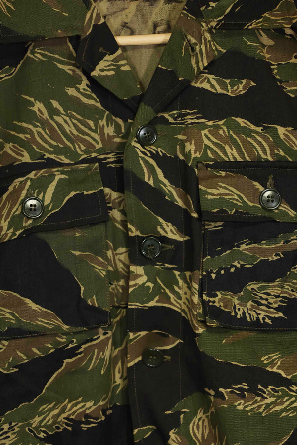 1960s Deadstock Okinawa Tiger Tiger Stripe Shirt Asian Cut